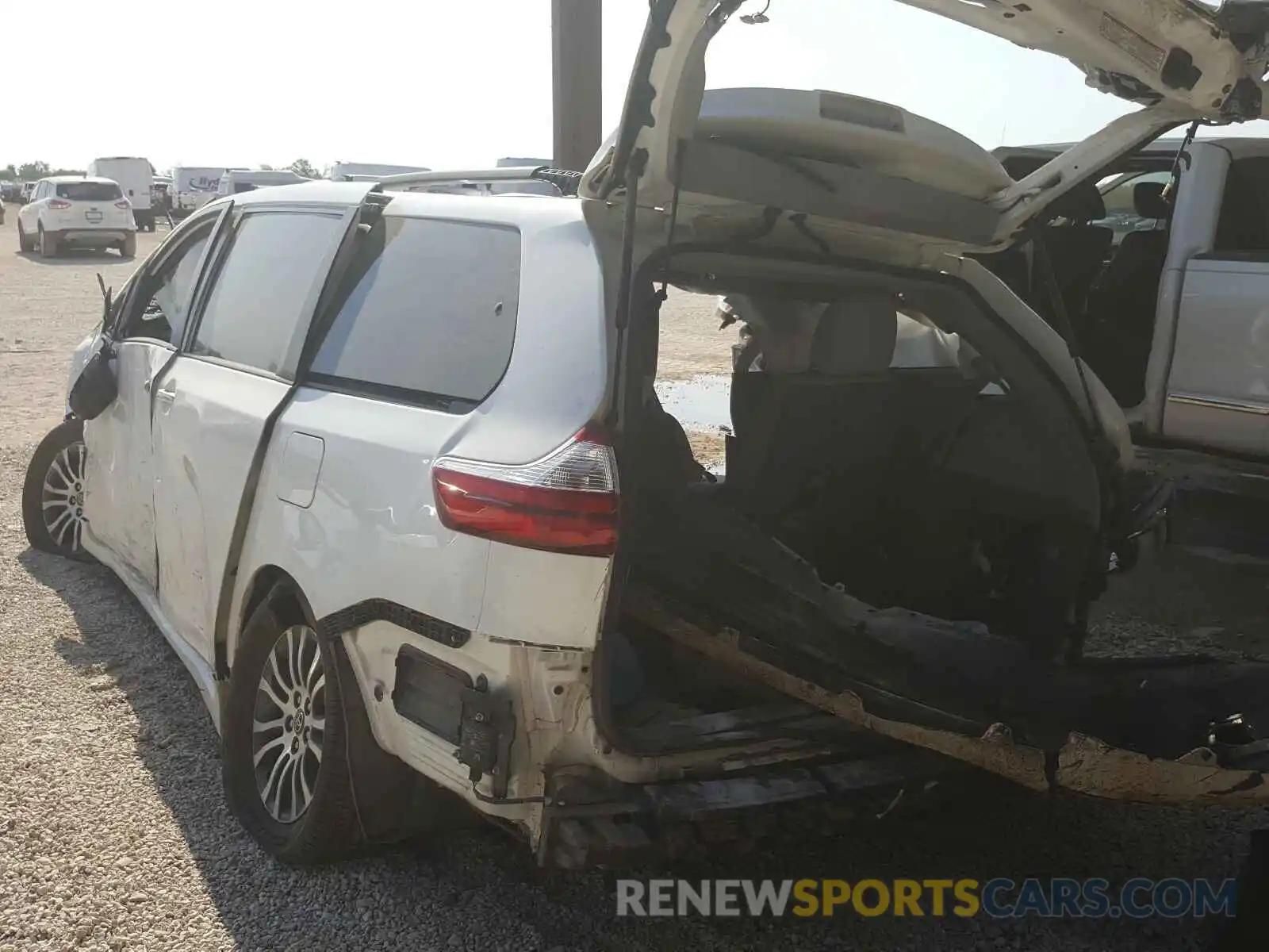 3 Photograph of a damaged car 5TDYZ3DC6KS987234 TOYOTA SIENNA 2019