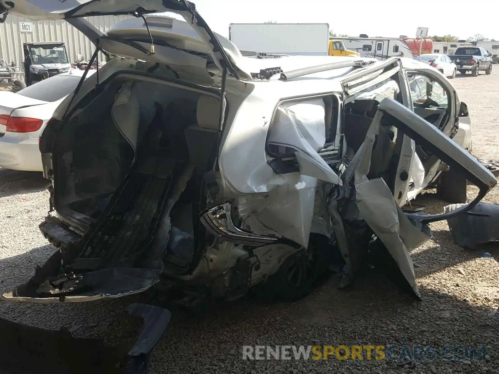 4 Photograph of a damaged car 5TDYZ3DC6KS987234 TOYOTA SIENNA 2019