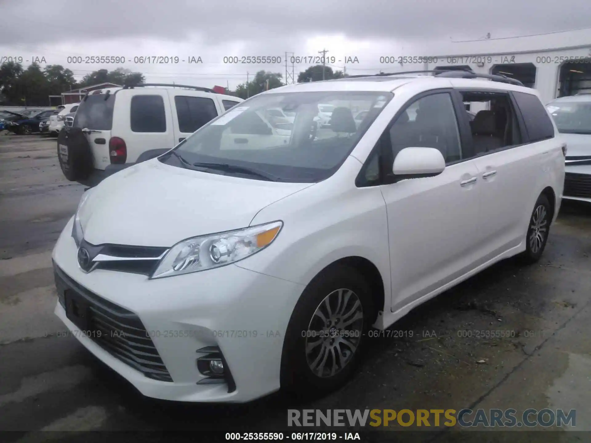 2 Photograph of a damaged car 5TDYZ3DC6KS987895 TOYOTA SIENNA 2019