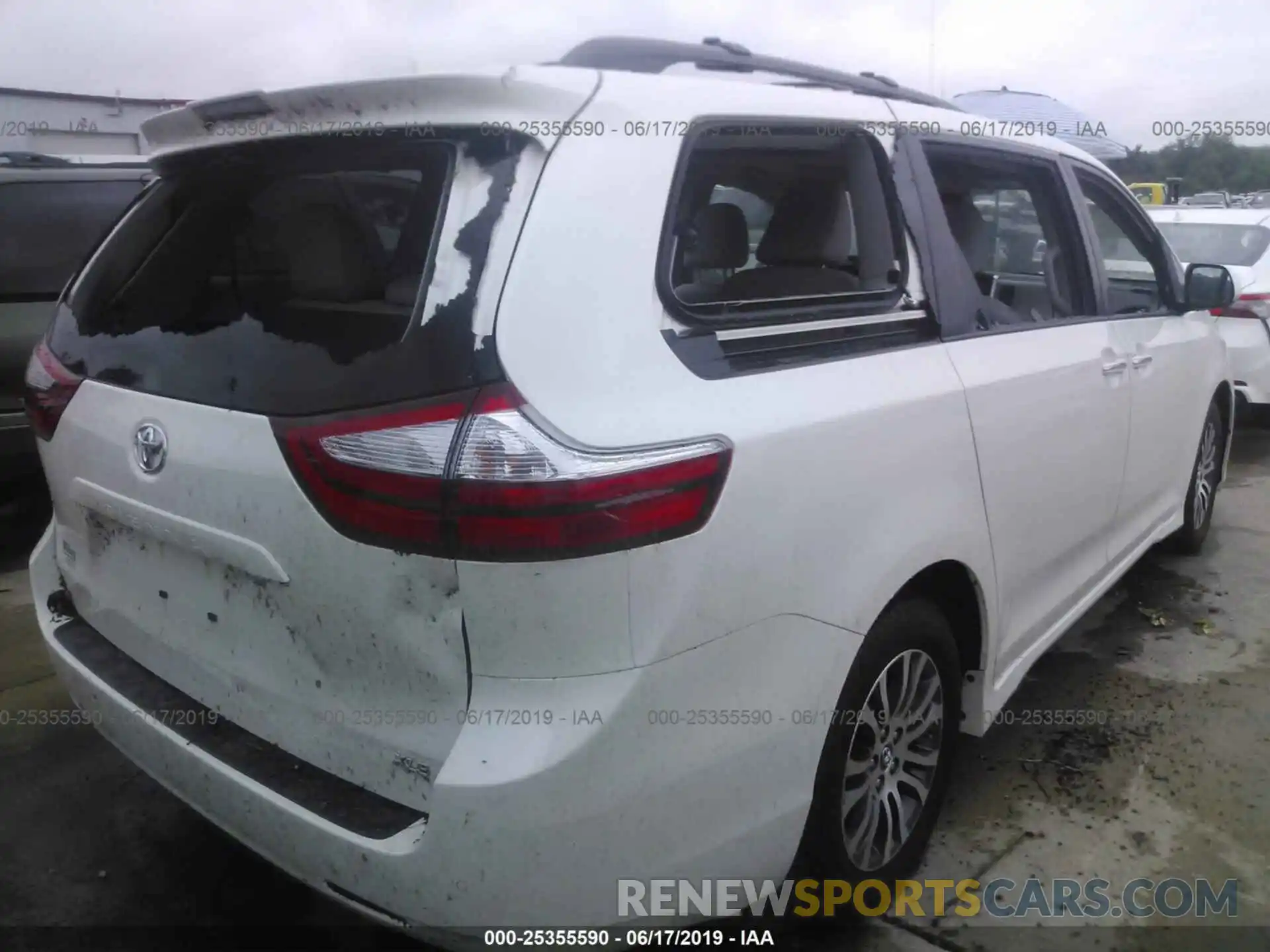 6 Photograph of a damaged car 5TDYZ3DC6KS987895 TOYOTA SIENNA 2019