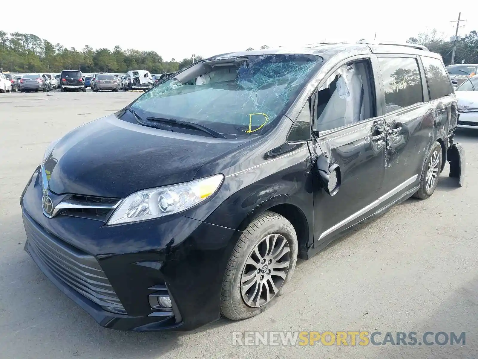 2 Photograph of a damaged car 5TDYZ3DC6KS988545 TOYOTA SIENNA 2019