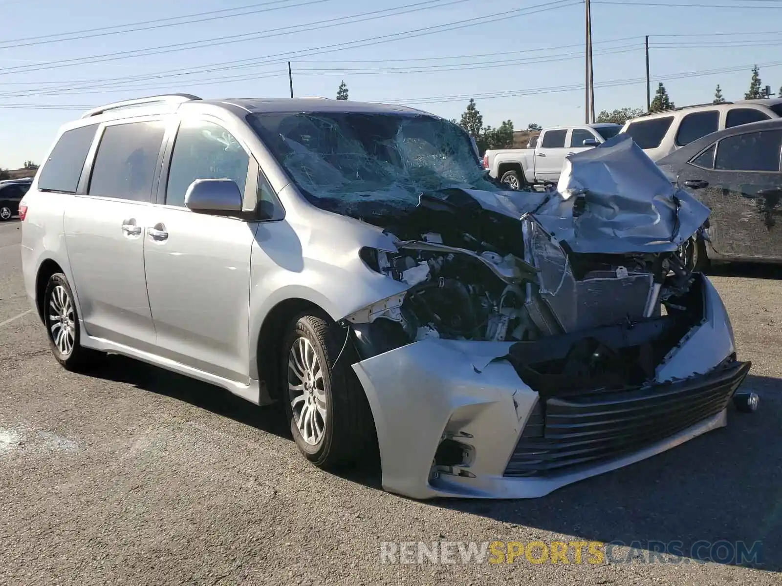 1 Фотография поврежденного автомобиля 5TDYZ3DC6KS989212 TOYOTA SIENNA 2019