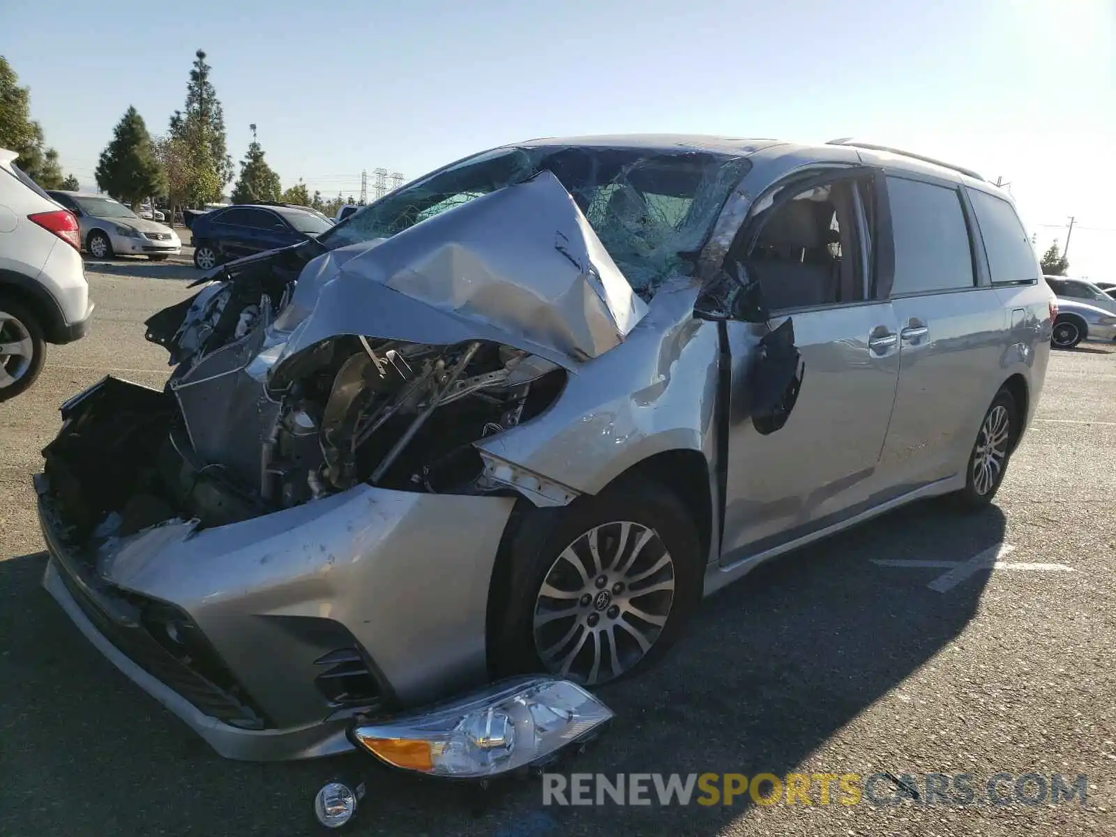 2 Photograph of a damaged car 5TDYZ3DC6KS989212 TOYOTA SIENNA 2019