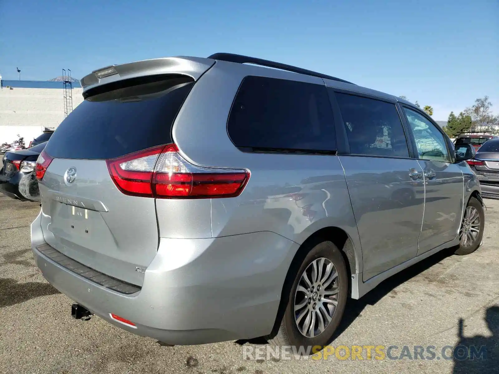 4 Фотография поврежденного автомобиля 5TDYZ3DC6KS989212 TOYOTA SIENNA 2019