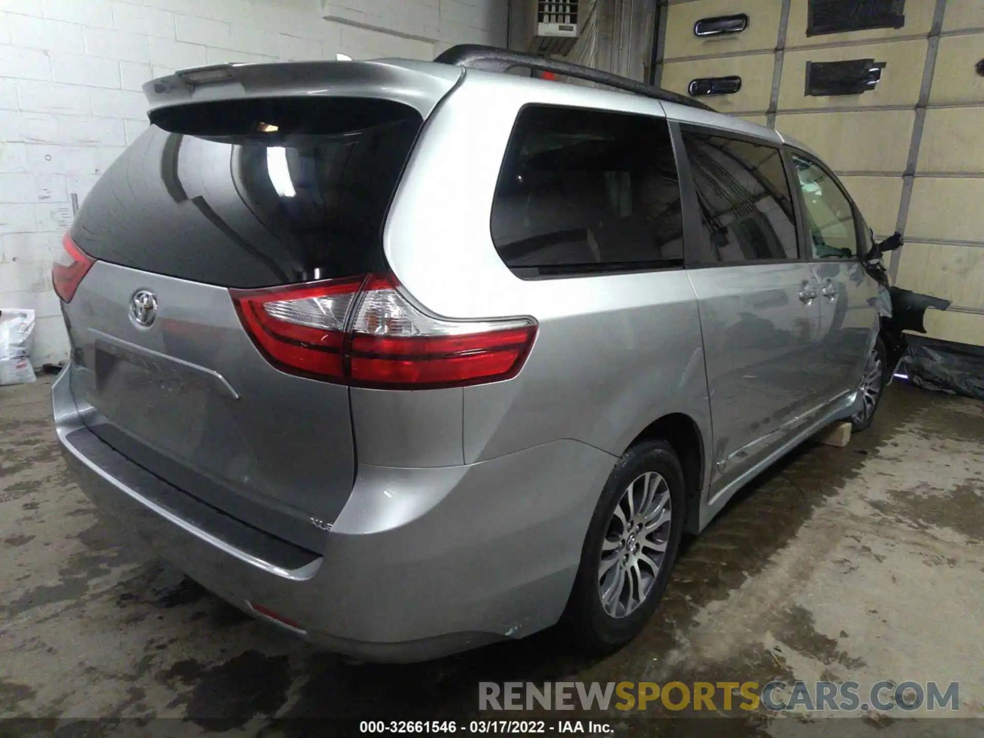 4 Photograph of a damaged car 5TDYZ3DC6KS989291 TOYOTA SIENNA 2019