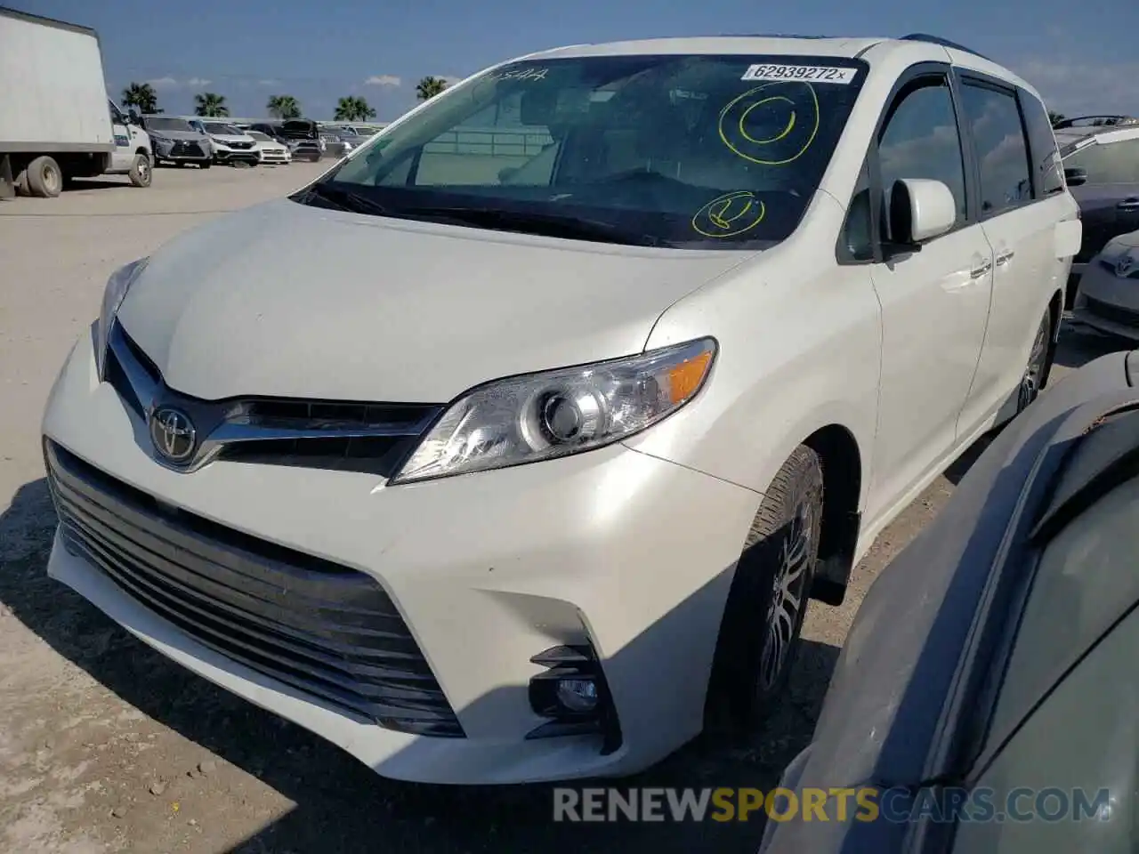 2 Photograph of a damaged car 5TDYZ3DC6KS995544 TOYOTA SIENNA 2019