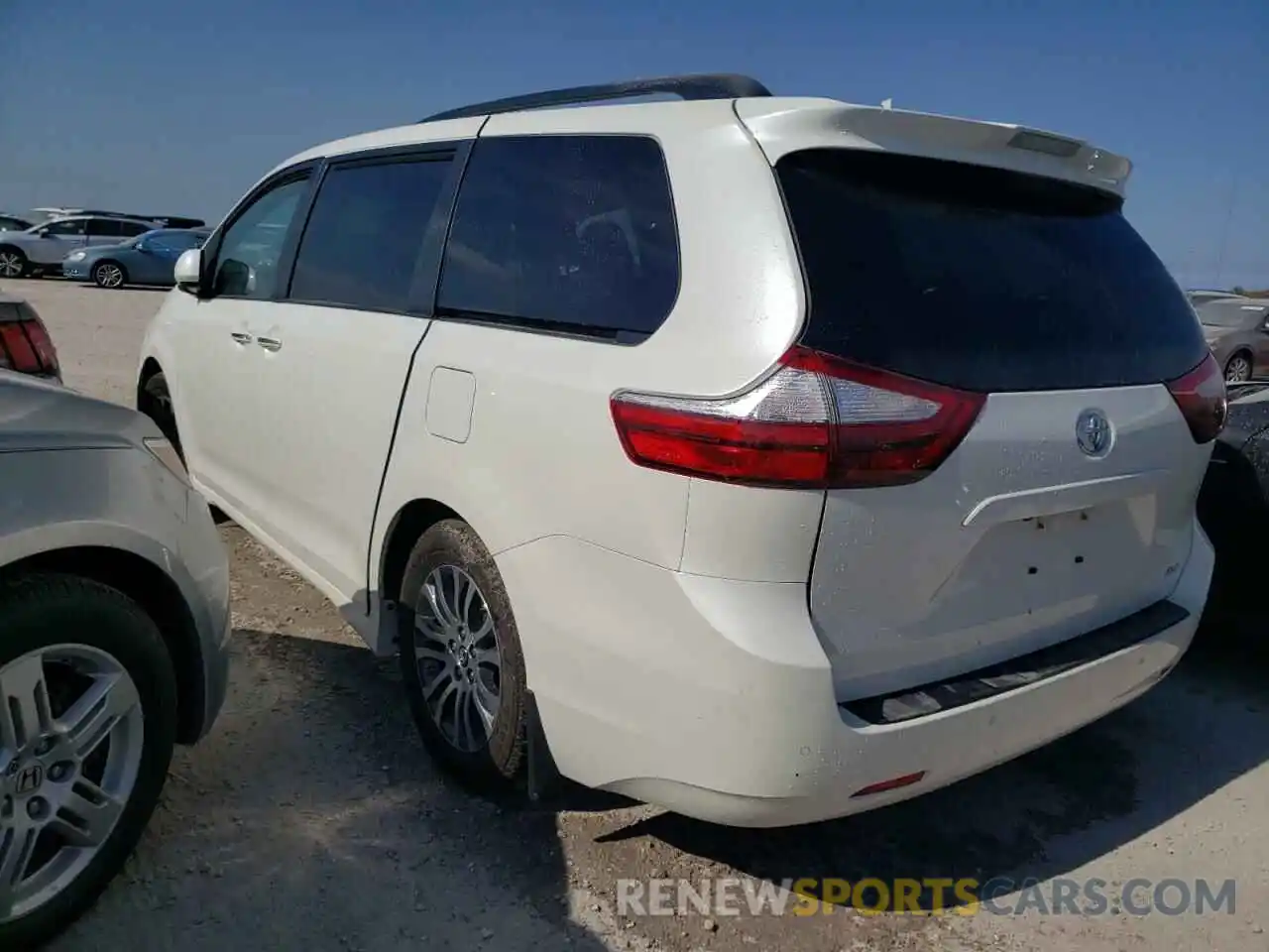 3 Photograph of a damaged car 5TDYZ3DC6KS995544 TOYOTA SIENNA 2019