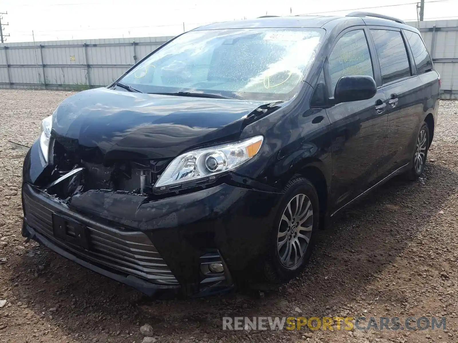 2 Фотография поврежденного автомобиля 5TDYZ3DC6KS997729 TOYOTA SIENNA 2019