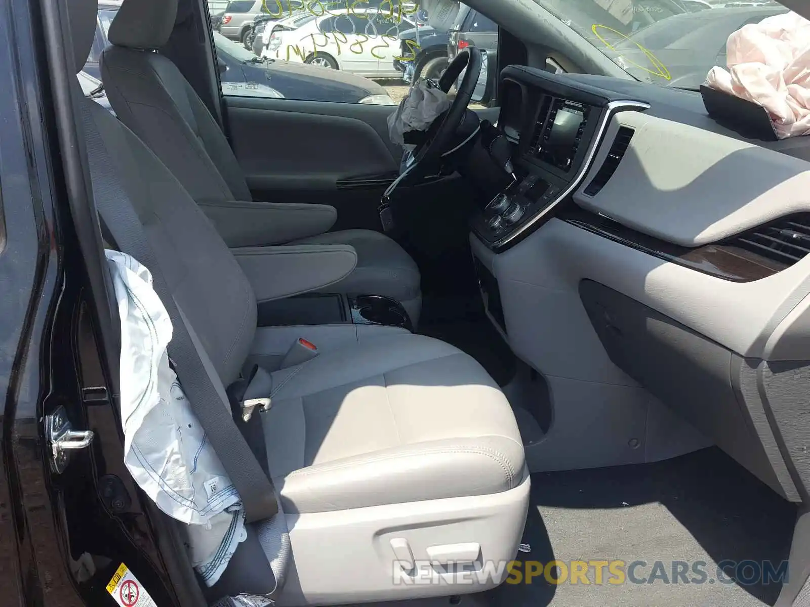 5 Photograph of a damaged car 5TDYZ3DC6KS997729 TOYOTA SIENNA 2019