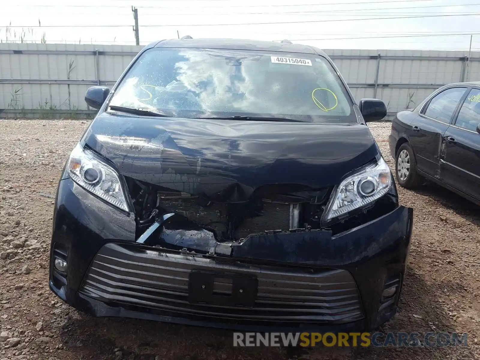 9 Photograph of a damaged car 5TDYZ3DC6KS997729 TOYOTA SIENNA 2019