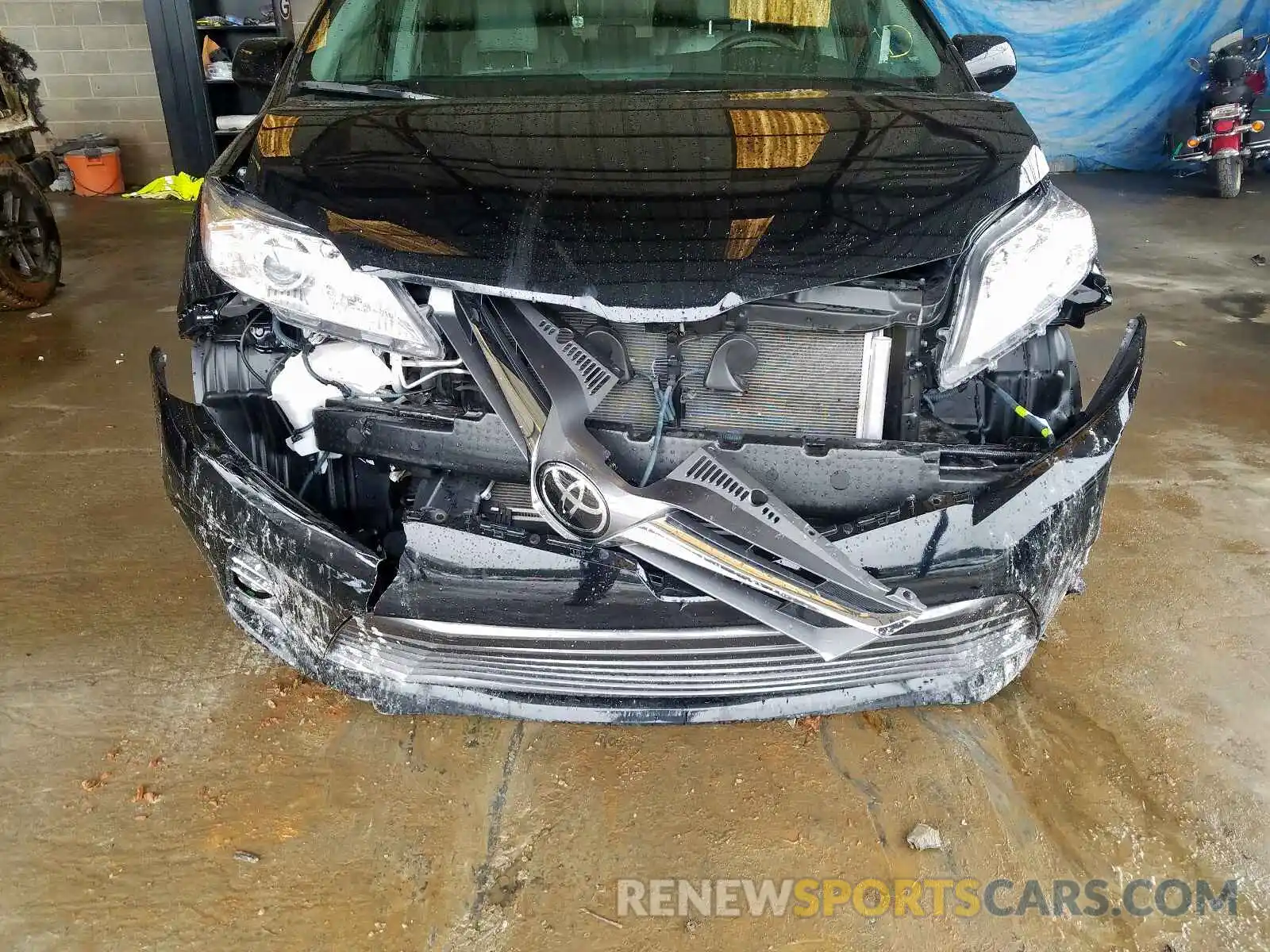 9 Photograph of a damaged car 5TDYZ3DC6KS998556 TOYOTA SIENNA 2019