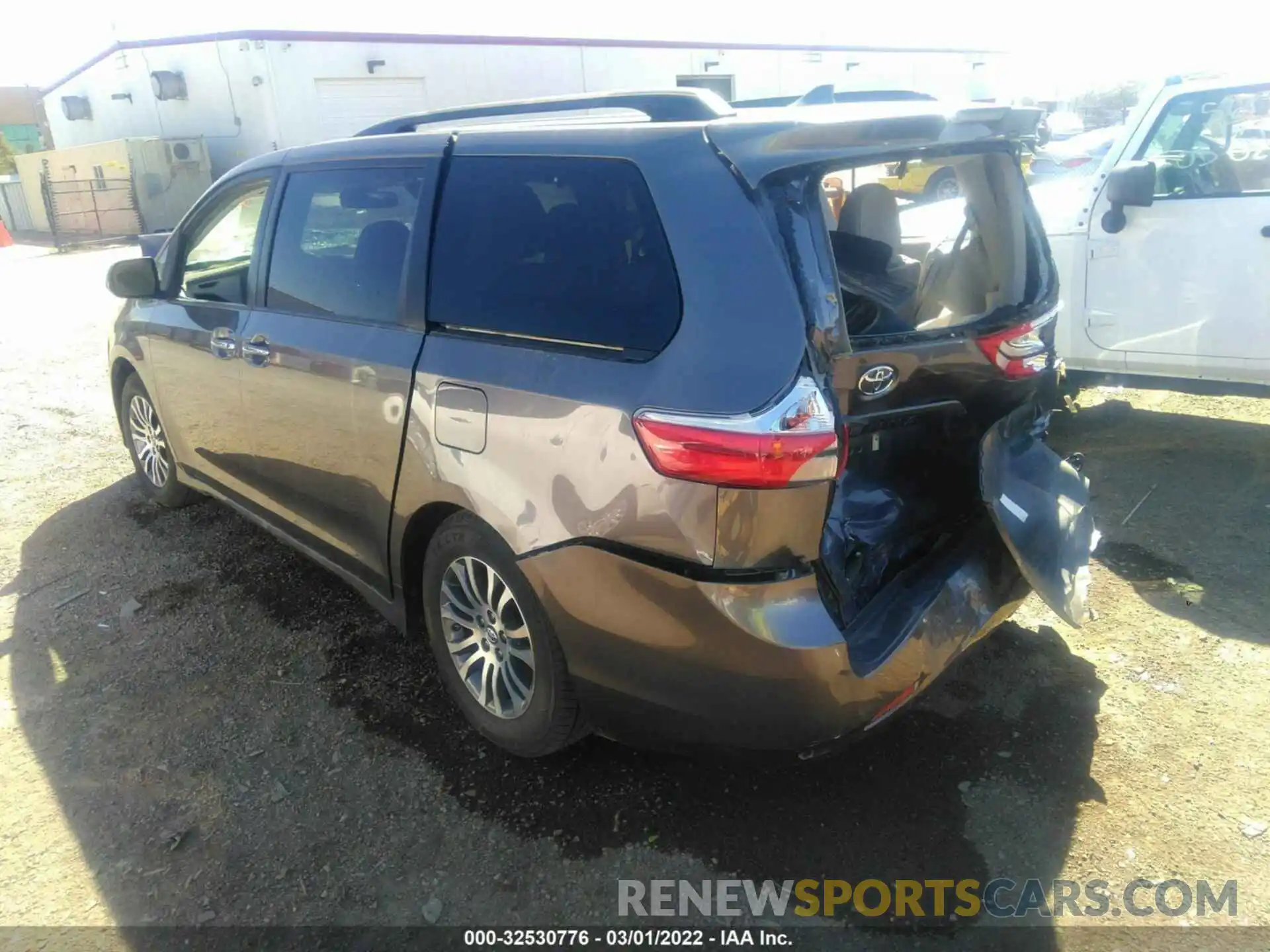 3 Photograph of a damaged car 5TDYZ3DC7KS002004 TOYOTA SIENNA 2019