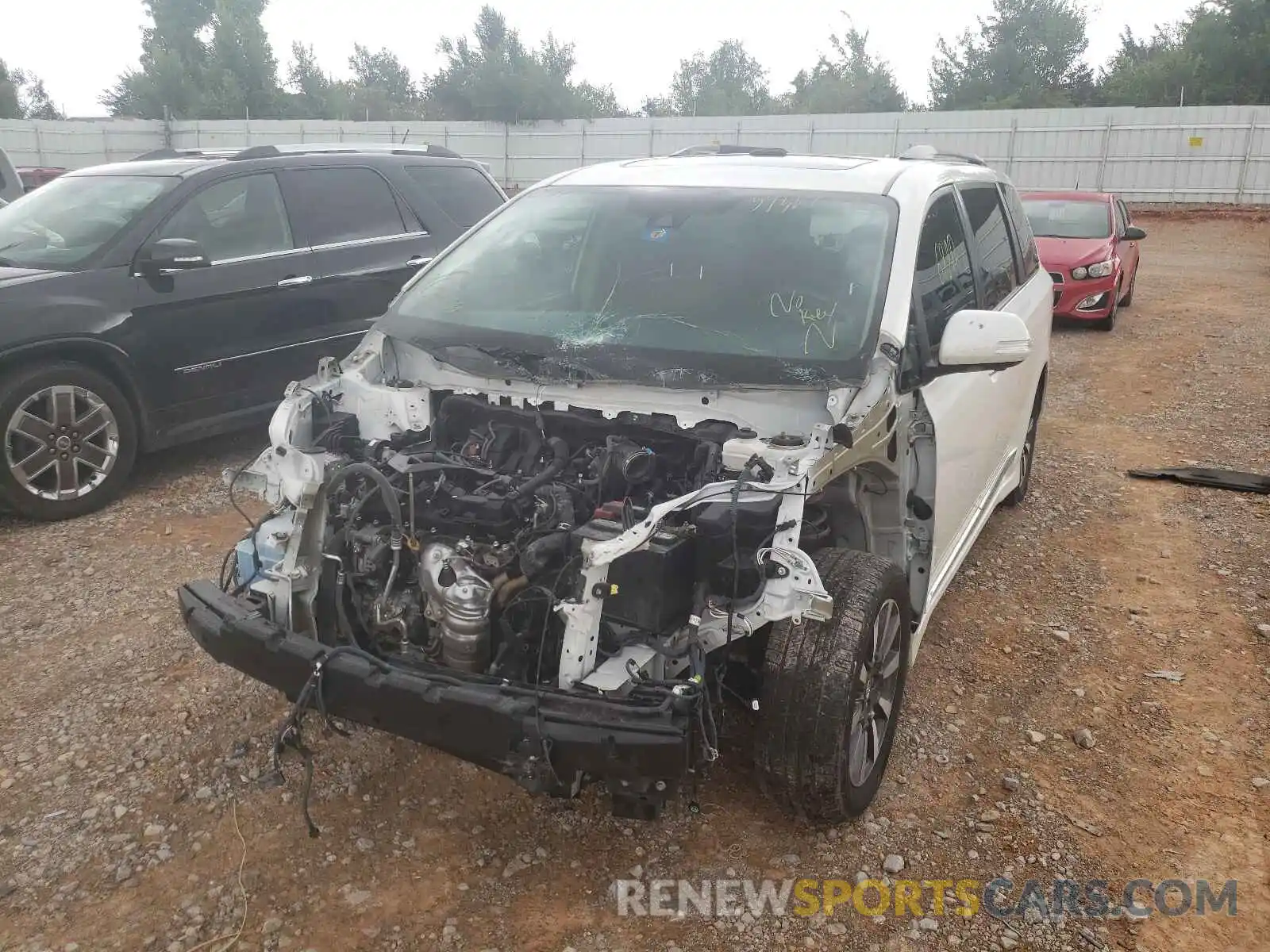 2 Photograph of a damaged car 5TDYZ3DC7KS002262 TOYOTA SIENNA 2019