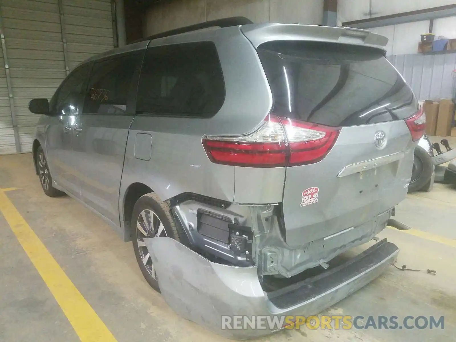 3 Фотография поврежденного автомобиля 5TDYZ3DC7KS003055 TOYOTA SIENNA 2019