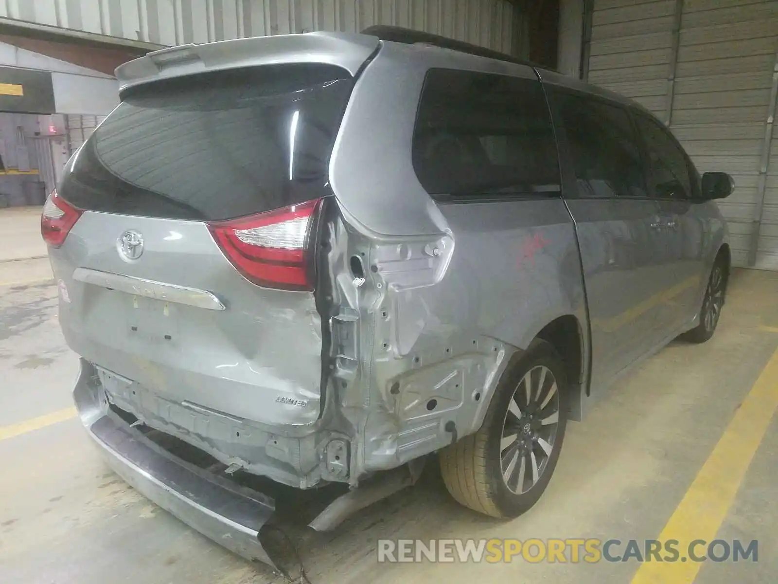 4 Photograph of a damaged car 5TDYZ3DC7KS003055 TOYOTA SIENNA 2019