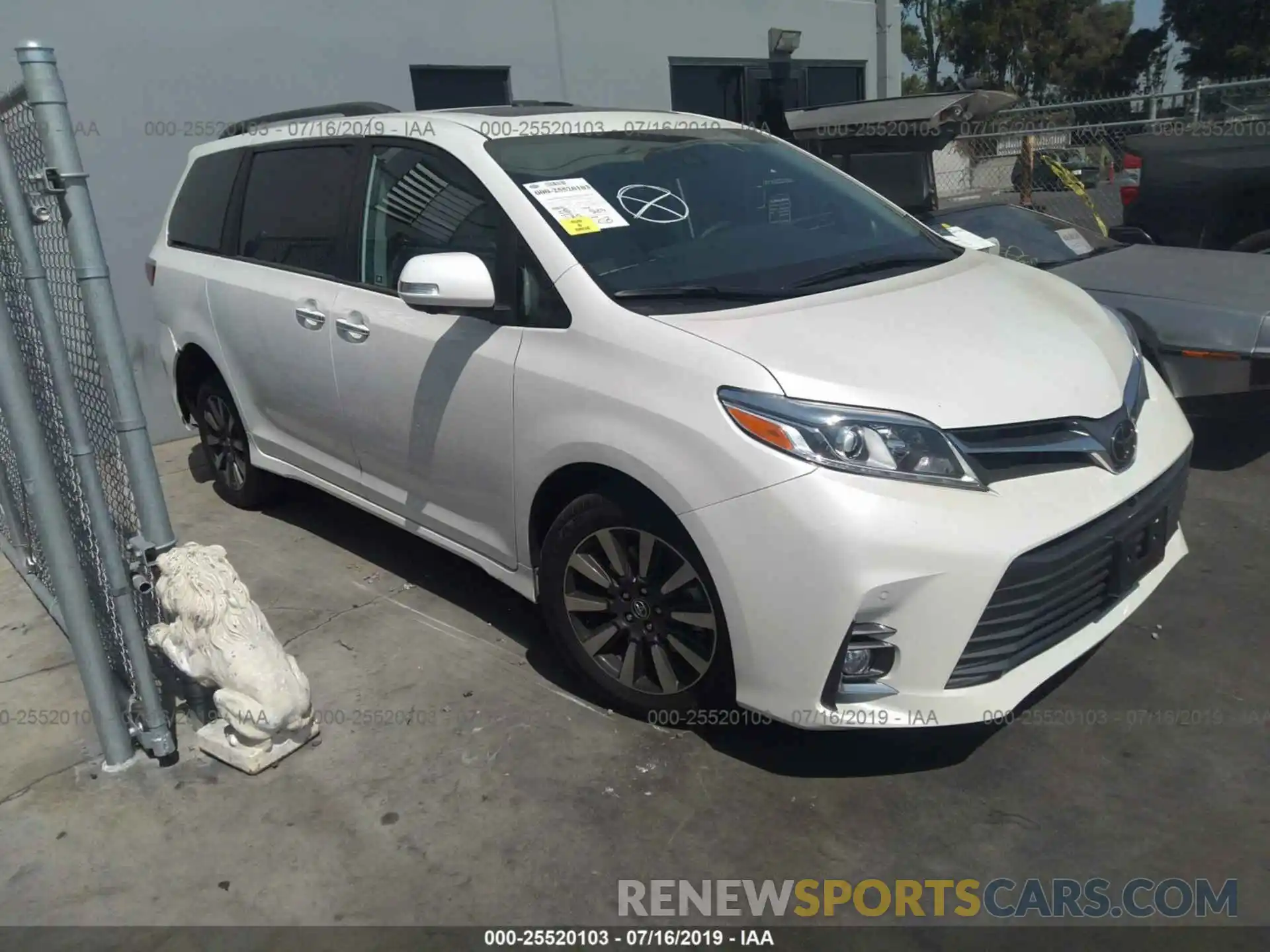 1 Photograph of a damaged car 5TDYZ3DC7KS003718 TOYOTA SIENNA 2019