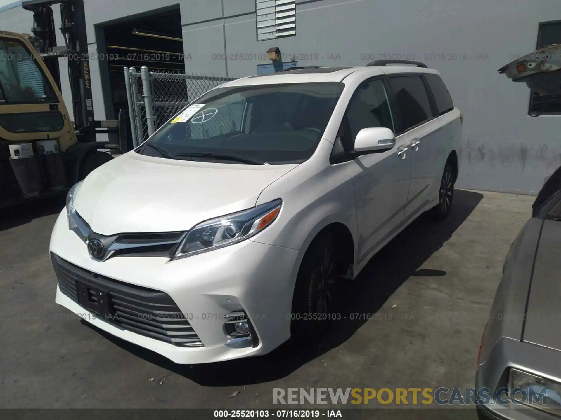 2 Photograph of a damaged car 5TDYZ3DC7KS003718 TOYOTA SIENNA 2019