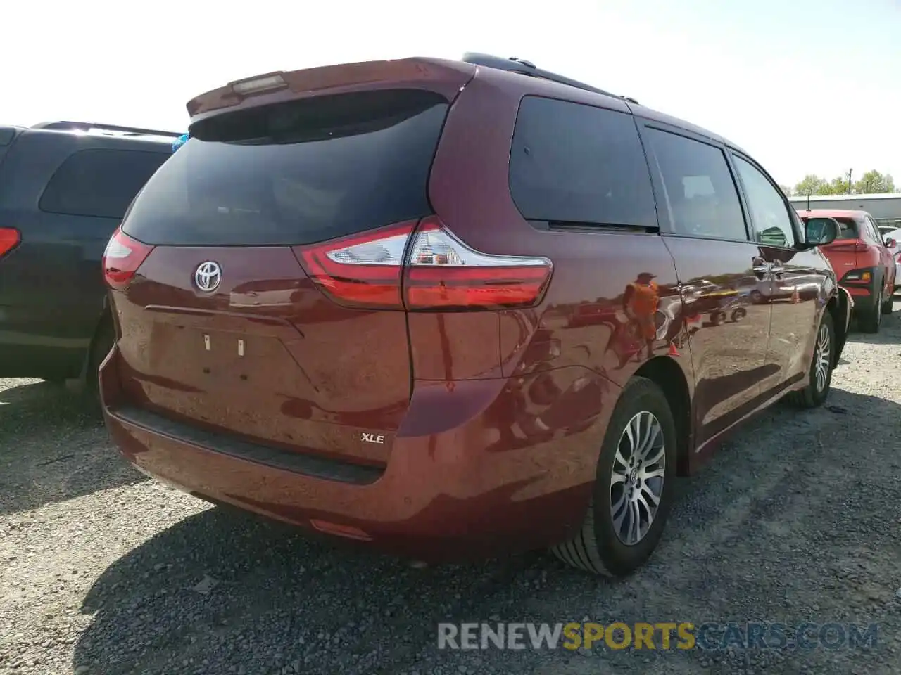 4 Photograph of a damaged car 5TDYZ3DC7KS004531 TOYOTA SIENNA 2019