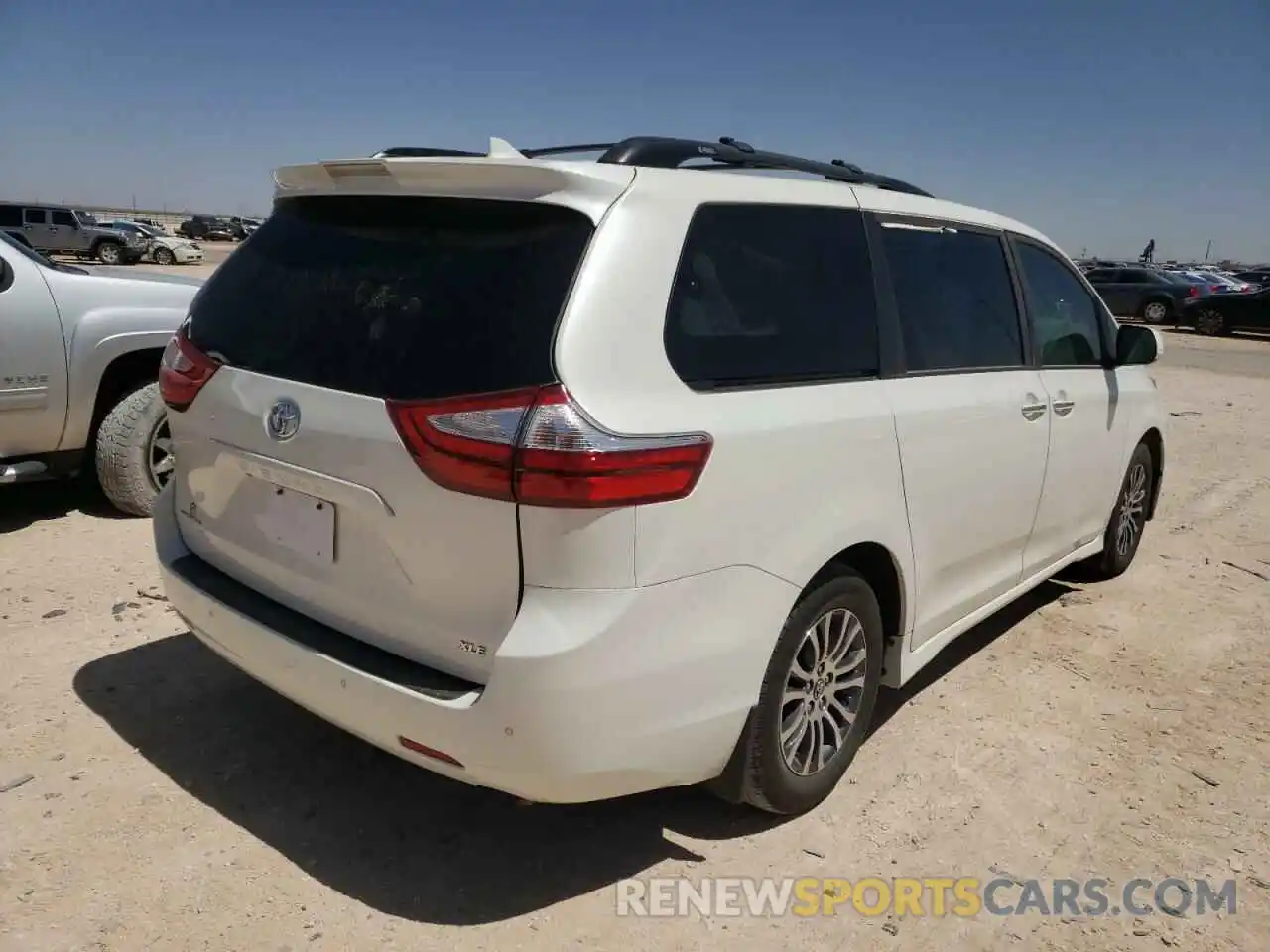 4 Photograph of a damaged car 5TDYZ3DC7KS004643 TOYOTA SIENNA 2019