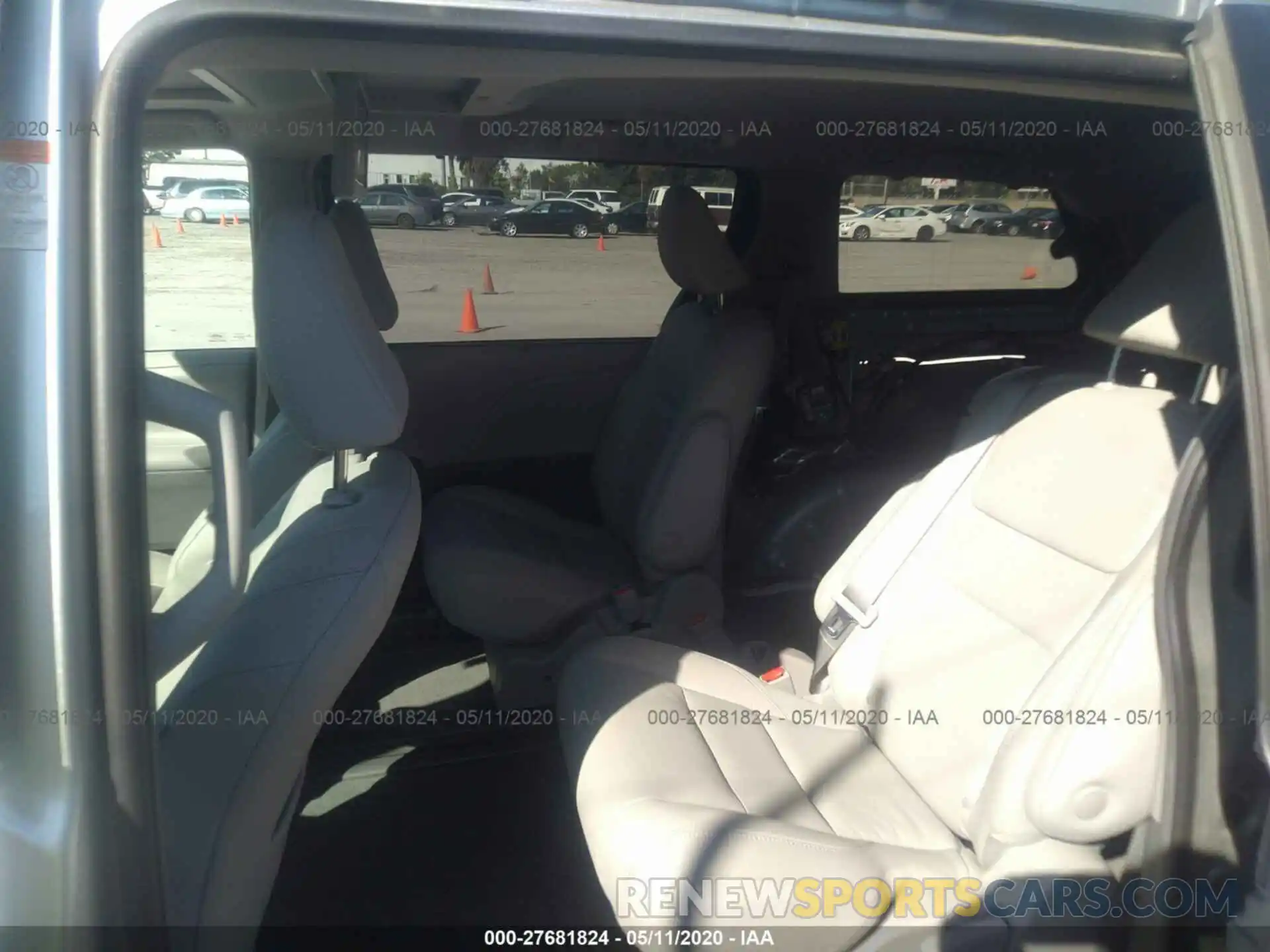 8 Photograph of a damaged car 5TDYZ3DC7KS005954 TOYOTA SIENNA 2019