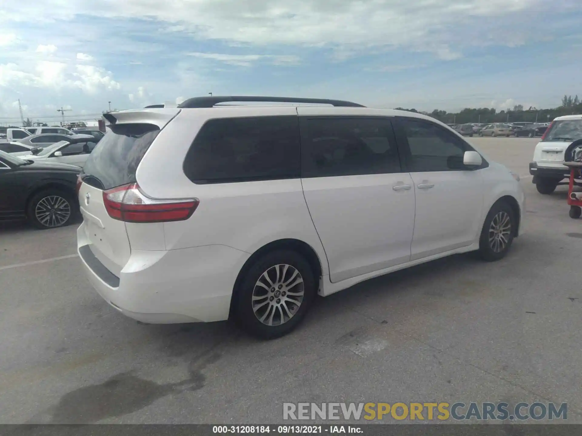 4 Photograph of a damaged car 5TDYZ3DC7KS006750 TOYOTA SIENNA 2019