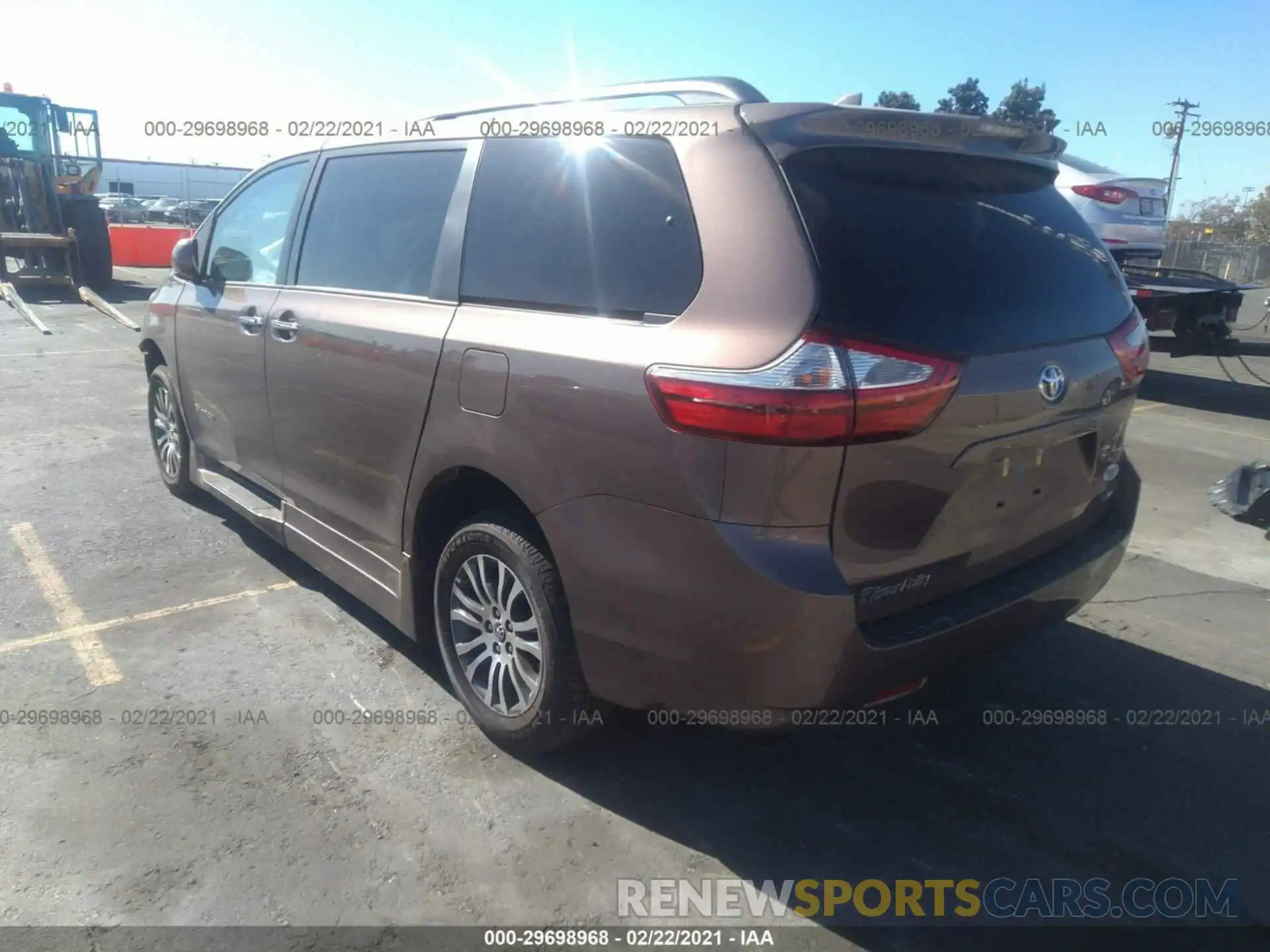 3 Фотография поврежденного автомобиля 5TDYZ3DC7KS007977 TOYOTA SIENNA 2019