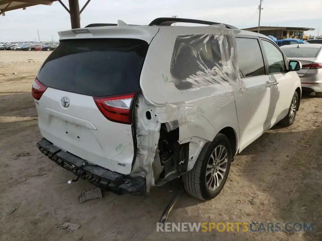 4 Photograph of a damaged car 5TDYZ3DC7KS009518 TOYOTA SIENNA 2019