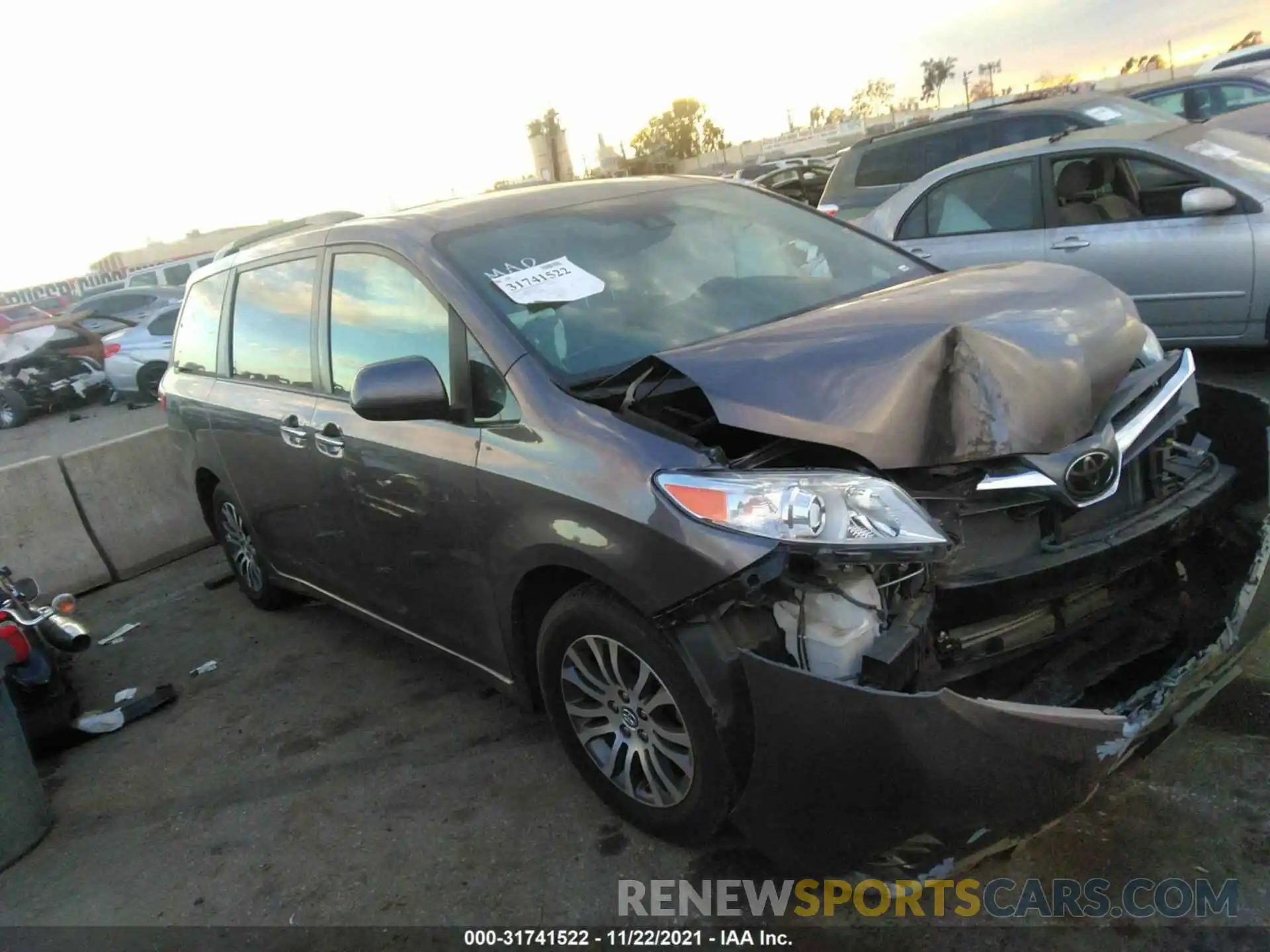 1 Photograph of a damaged car 5TDYZ3DC7KS010314 TOYOTA SIENNA 2019