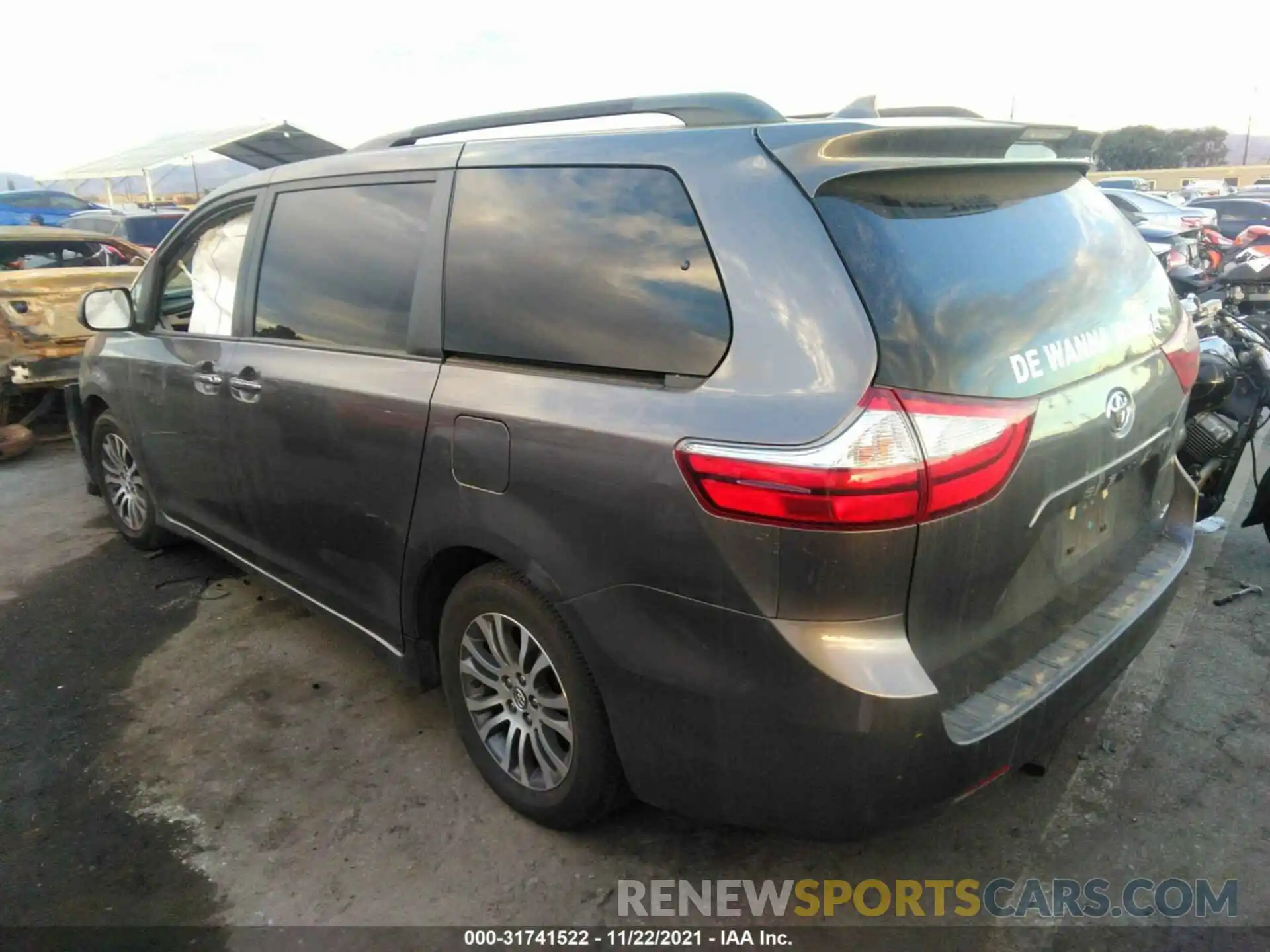 3 Фотография поврежденного автомобиля 5TDYZ3DC7KS010314 TOYOTA SIENNA 2019