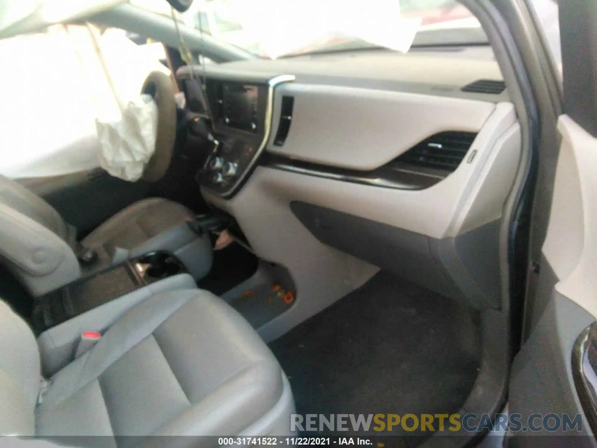 5 Photograph of a damaged car 5TDYZ3DC7KS010314 TOYOTA SIENNA 2019