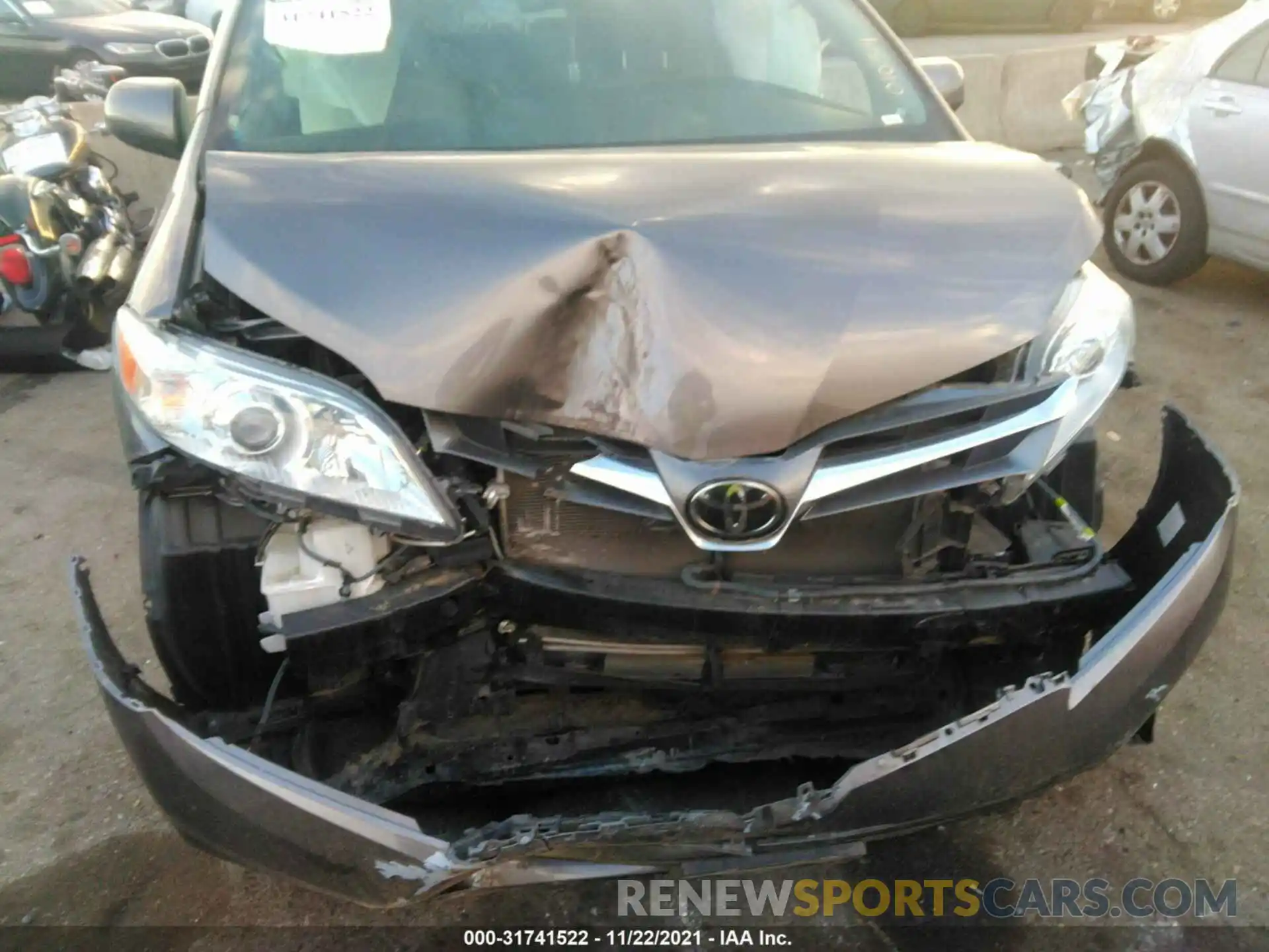 6 Photograph of a damaged car 5TDYZ3DC7KS010314 TOYOTA SIENNA 2019