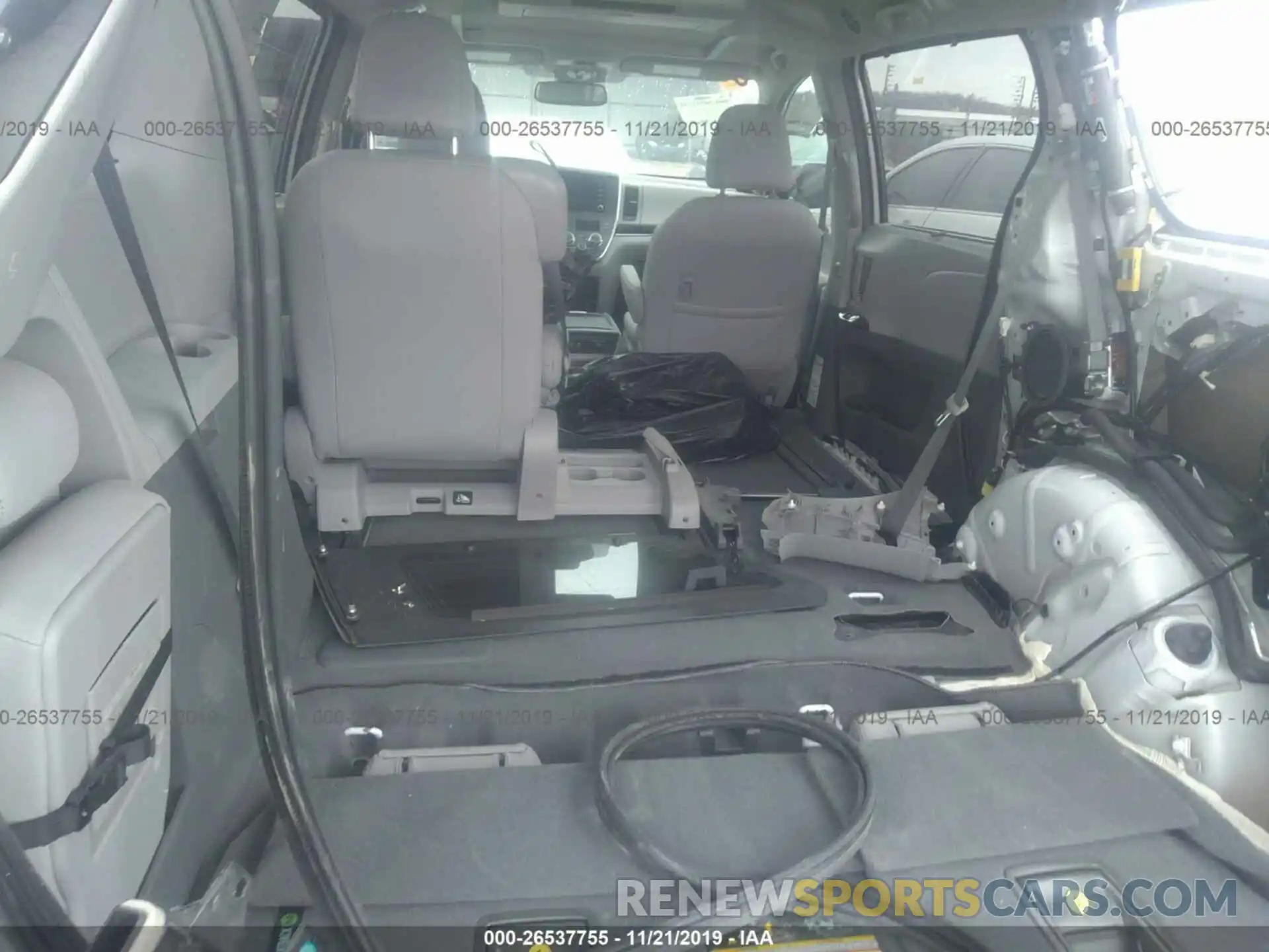 8 Photograph of a damaged car 5TDYZ3DC7KS011012 TOYOTA SIENNA 2019