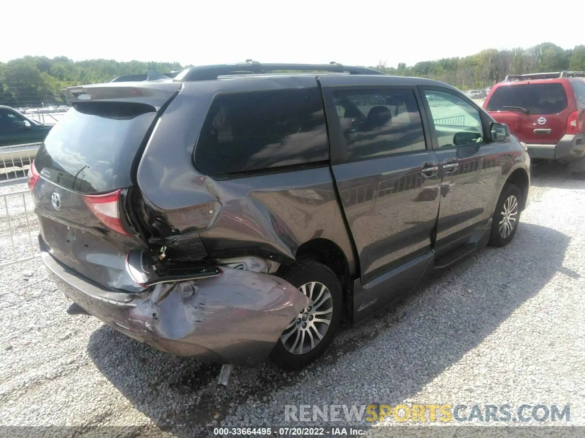 4 Photograph of a damaged car 5TDYZ3DC7KS011589 TOYOTA SIENNA 2019