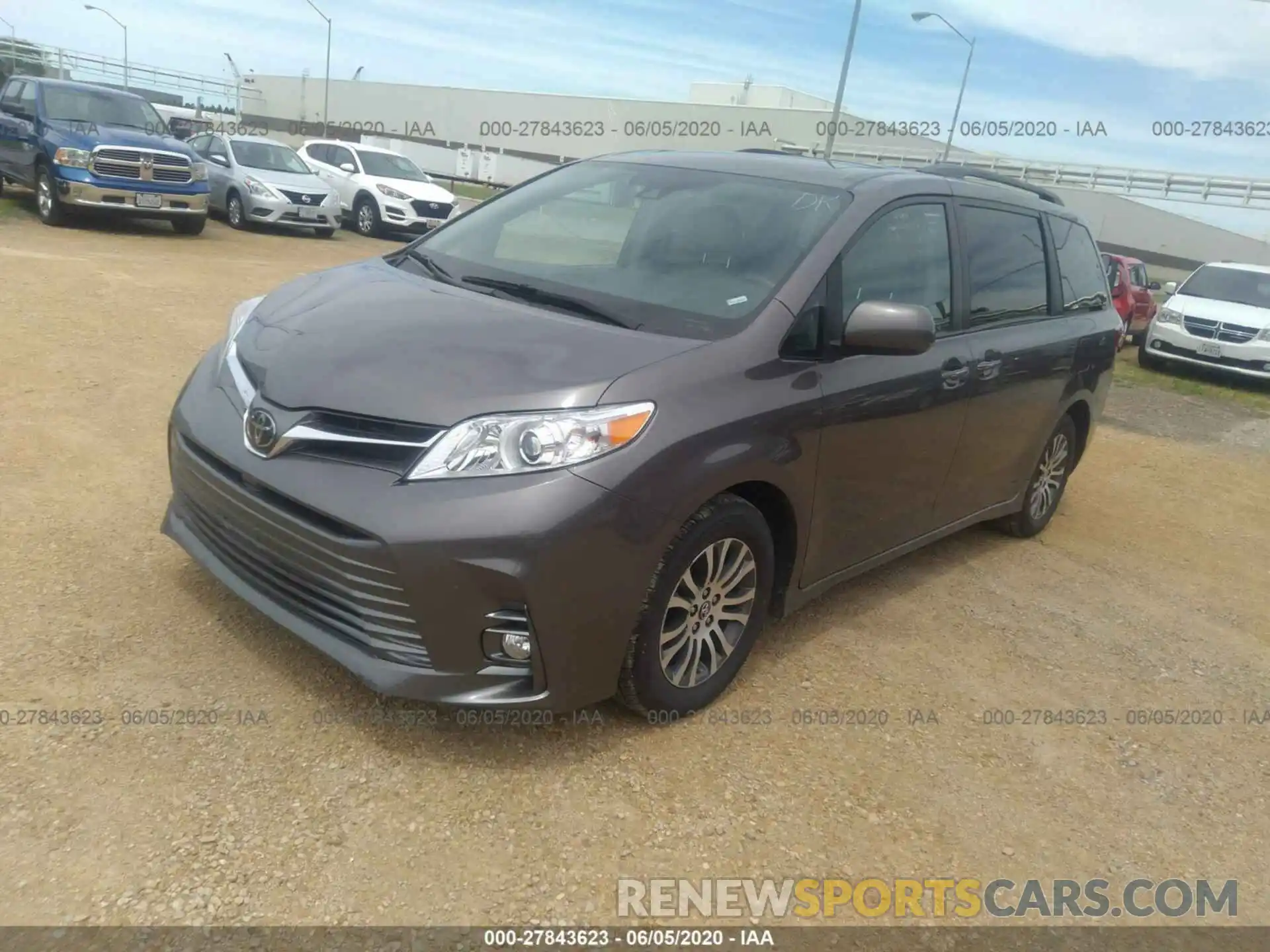 2 Photograph of a damaged car 5TDYZ3DC7KS011916 TOYOTA SIENNA 2019