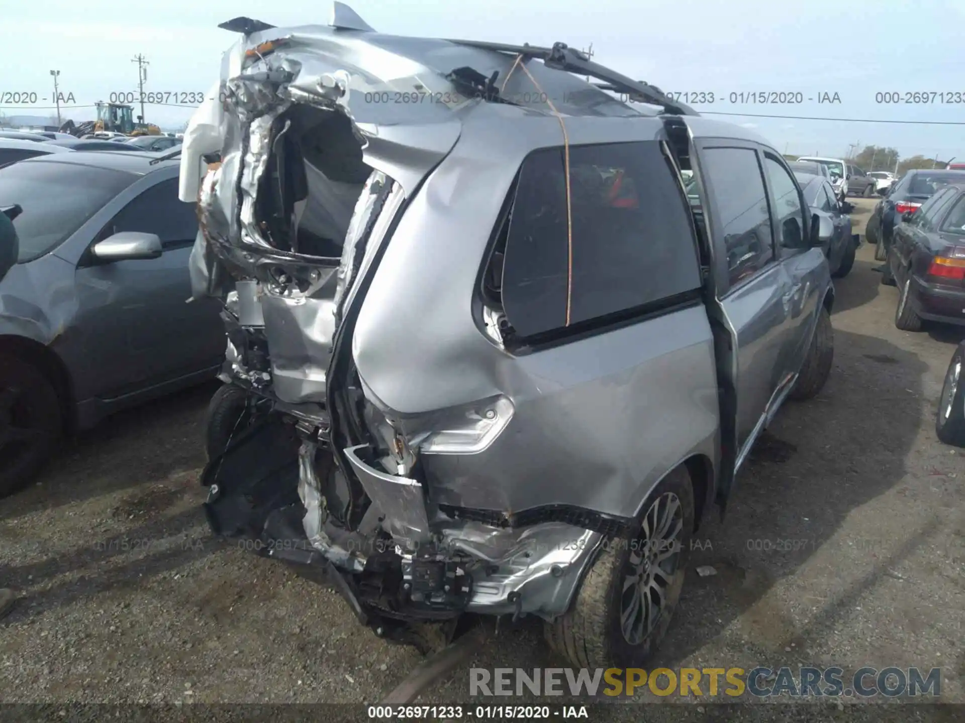 4 Photograph of a damaged car 5TDYZ3DC7KS012001 TOYOTA SIENNA 2019