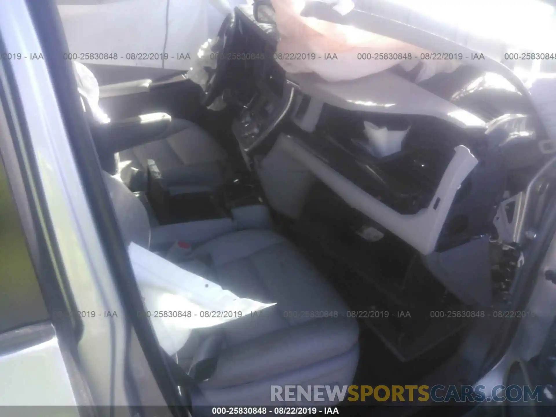 5 Photograph of a damaged car 5TDYZ3DC7KS013830 TOYOTA SIENNA 2019