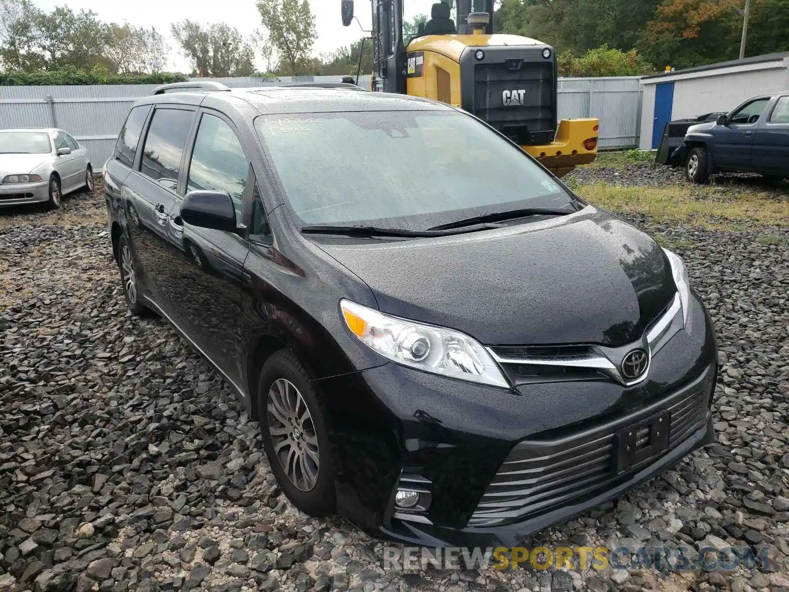 1 Photograph of a damaged car 5TDYZ3DC7KS015786 TOYOTA SIENNA 2019