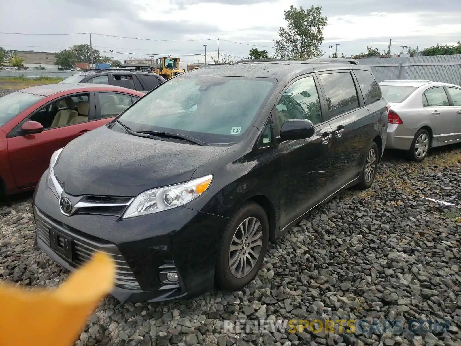 2 Photograph of a damaged car 5TDYZ3DC7KS015786 TOYOTA SIENNA 2019