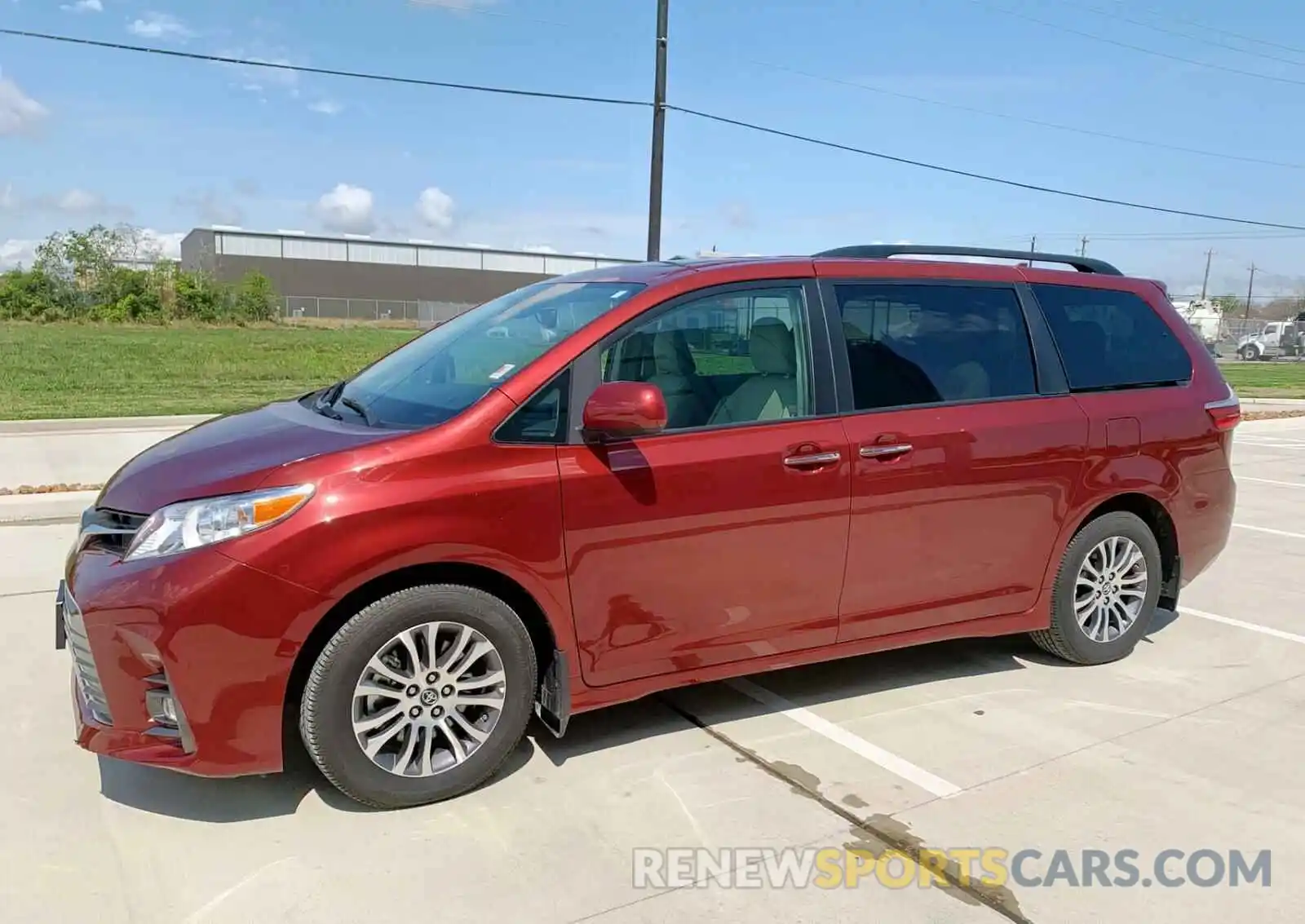 2 Photograph of a damaged car 5TDYZ3DC7KS019739 TOYOTA SIENNA 2019