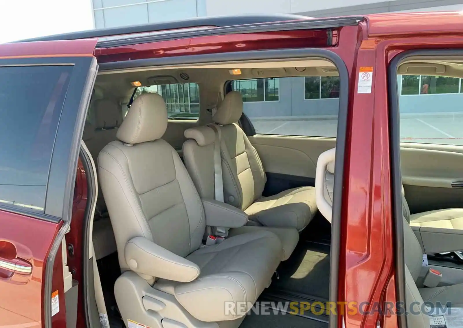 6 Photograph of a damaged car 5TDYZ3DC7KS019739 TOYOTA SIENNA 2019