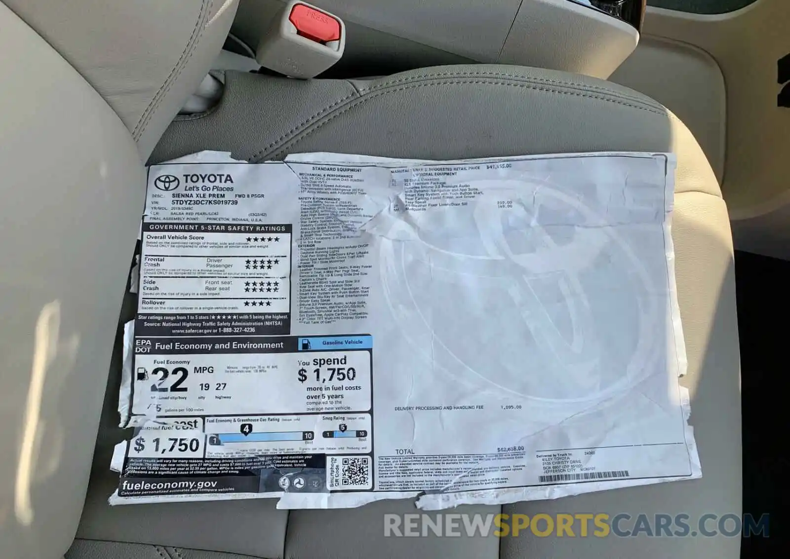 9 Photograph of a damaged car 5TDYZ3DC7KS019739 TOYOTA SIENNA 2019