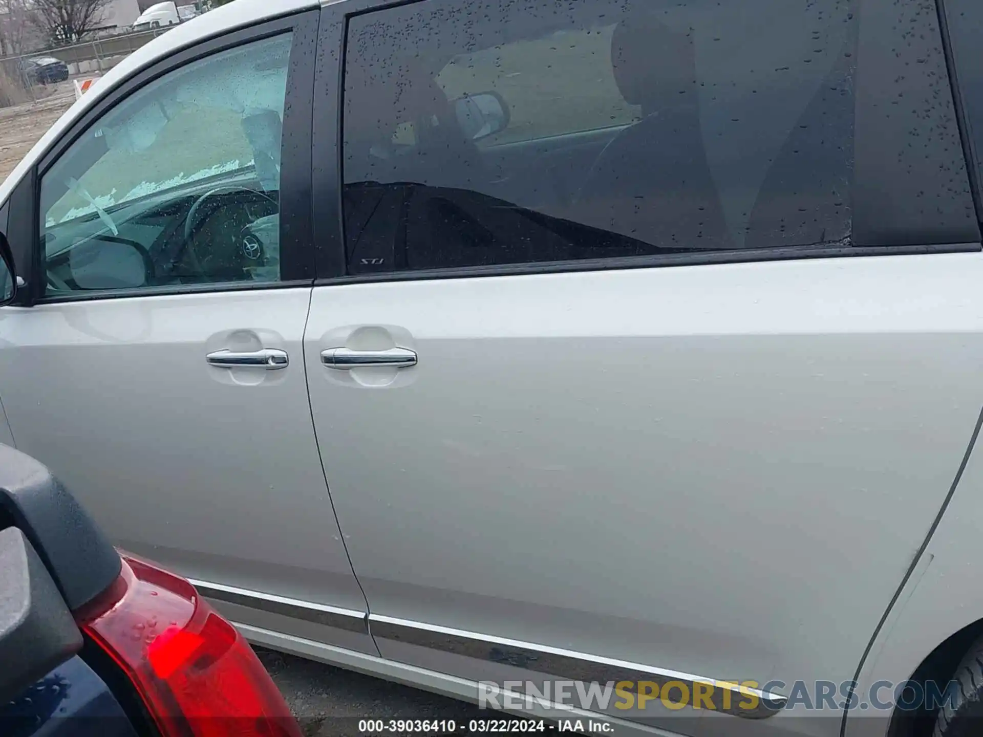 15 Photograph of a damaged car 5TDYZ3DC7KS967171 TOYOTA SIENNA 2019