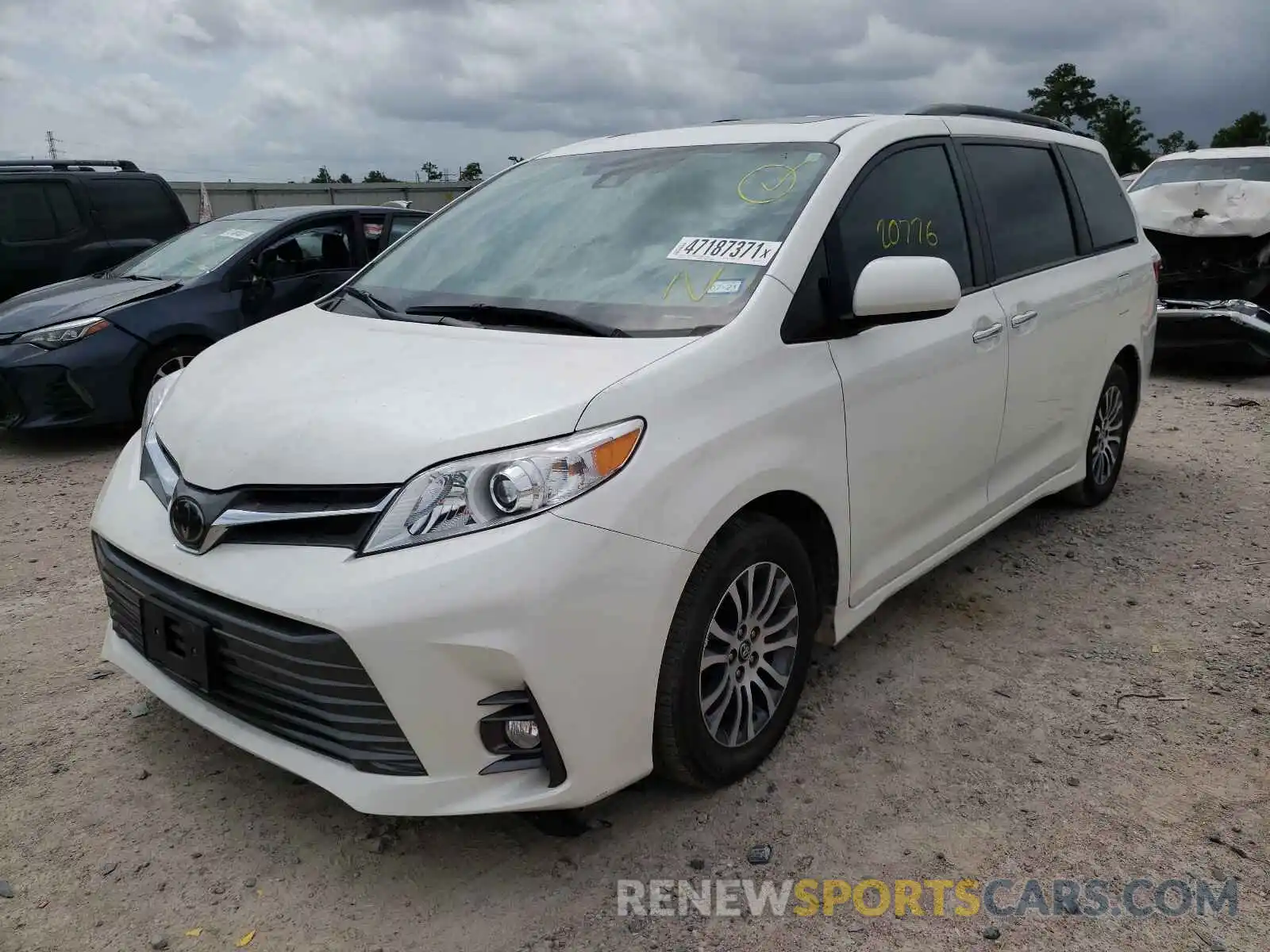 2 Photograph of a damaged car 5TDYZ3DC7KS969874 TOYOTA SIENNA 2019