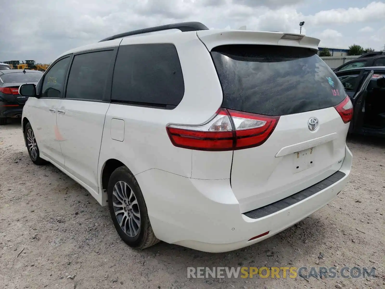 3 Photograph of a damaged car 5TDYZ3DC7KS969874 TOYOTA SIENNA 2019