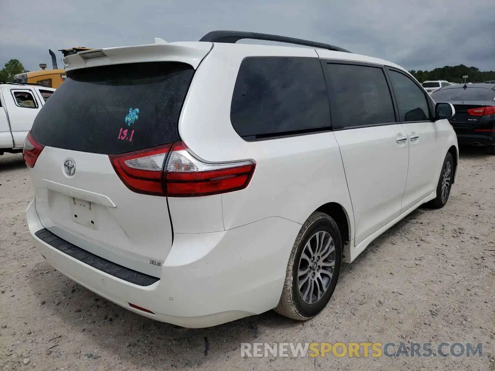 4 Photograph of a damaged car 5TDYZ3DC7KS969874 TOYOTA SIENNA 2019