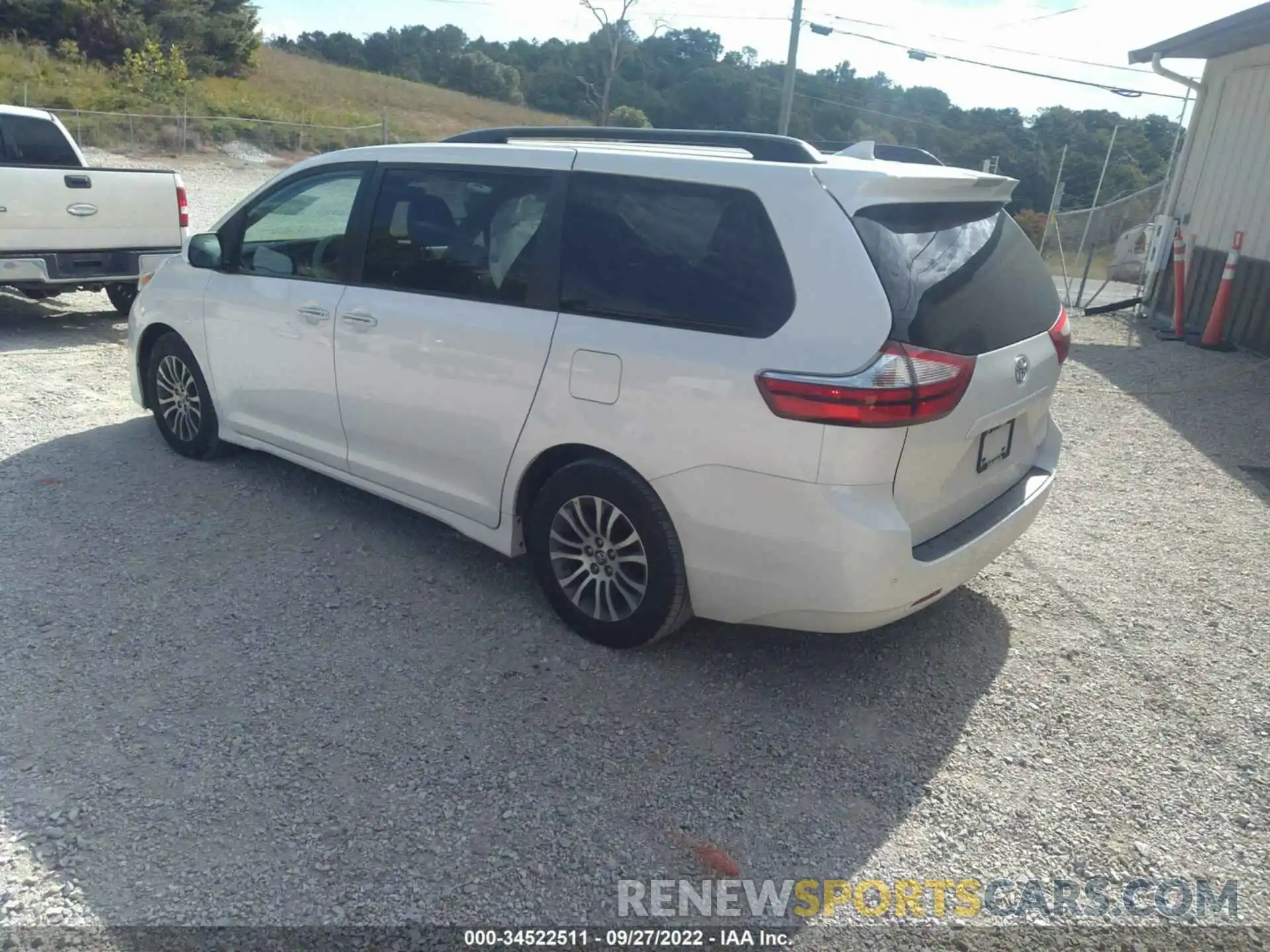 3 Photograph of a damaged car 5TDYZ3DC7KS970149 TOYOTA SIENNA 2019