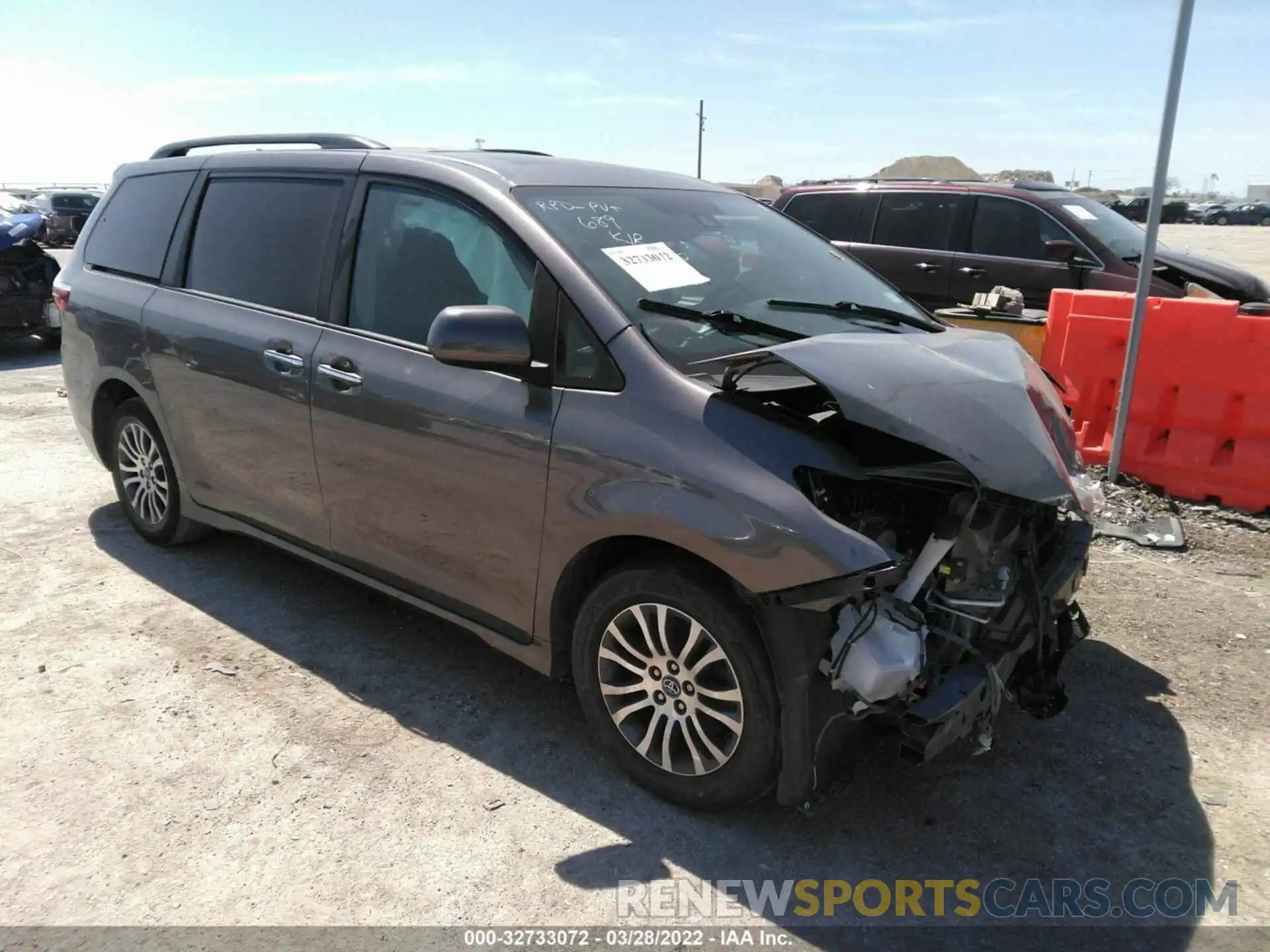 1 Фотография поврежденного автомобиля 5TDYZ3DC7KS972001 TOYOTA SIENNA 2019