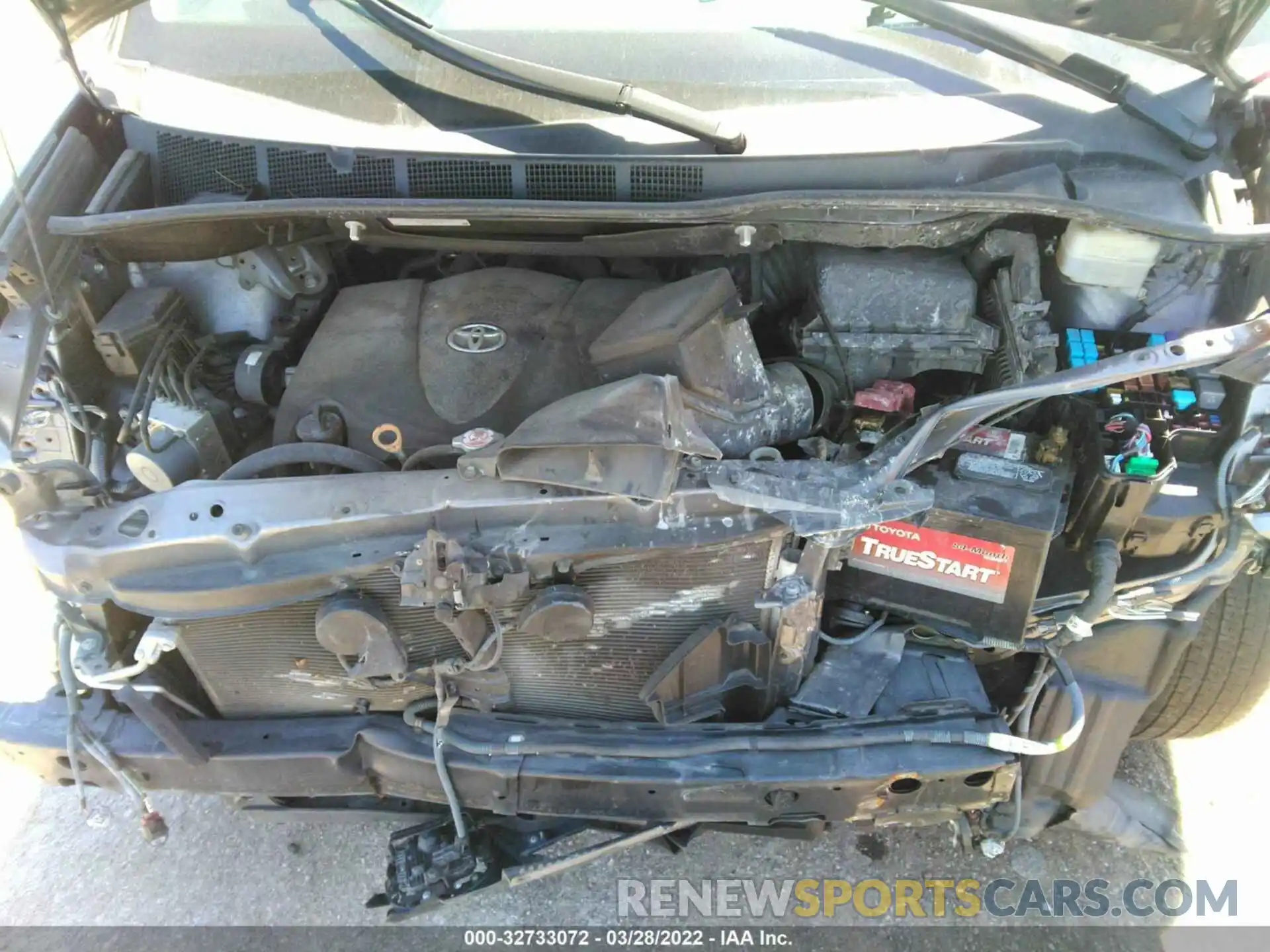 10 Photograph of a damaged car 5TDYZ3DC7KS972001 TOYOTA SIENNA 2019