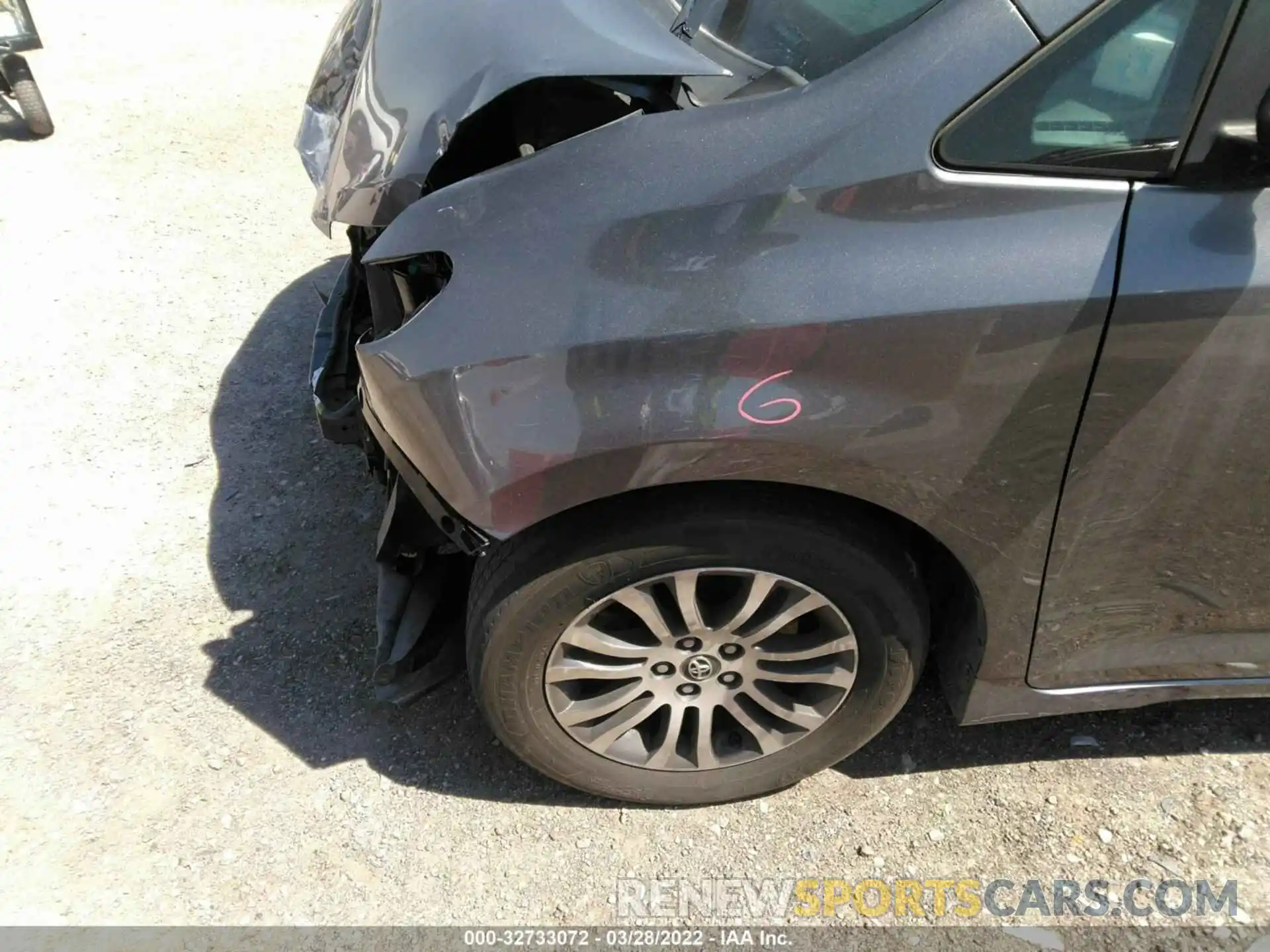 12 Photograph of a damaged car 5TDYZ3DC7KS972001 TOYOTA SIENNA 2019