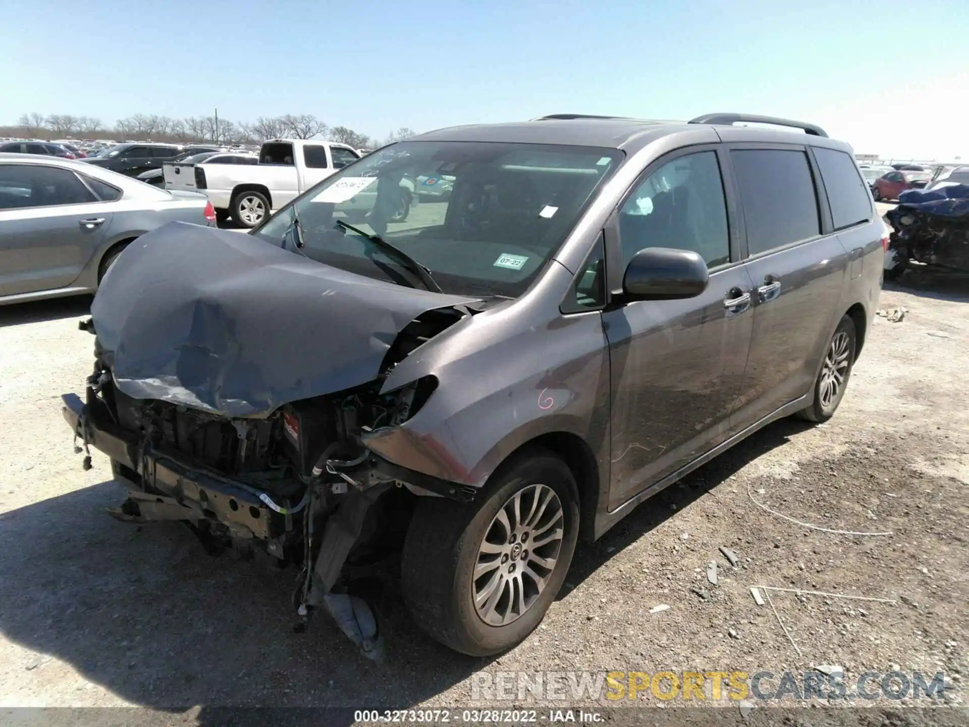 2 Photograph of a damaged car 5TDYZ3DC7KS972001 TOYOTA SIENNA 2019